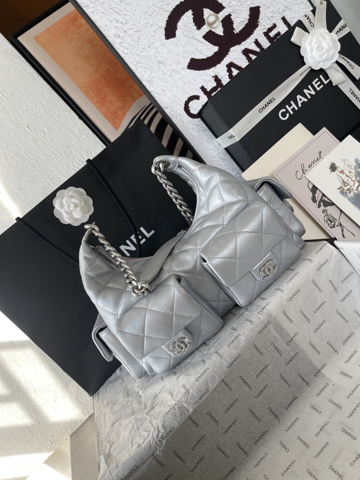 25C Multi-Pocket Hobo Bag in Metallic Silver Quilted Lambskin with Silver-Tone Hardware - Mocuir