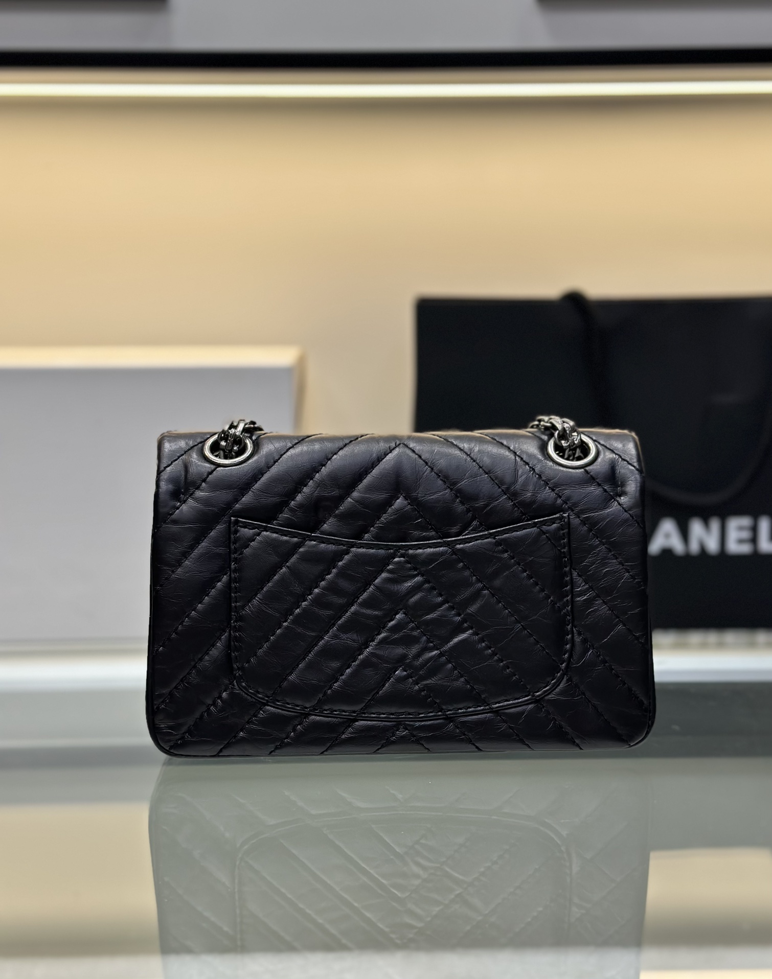 2.55 Reissue Medium Flap Bag in Black Aged Calfskin with Ruthenium-Finish Metal Hardware - Mocuir