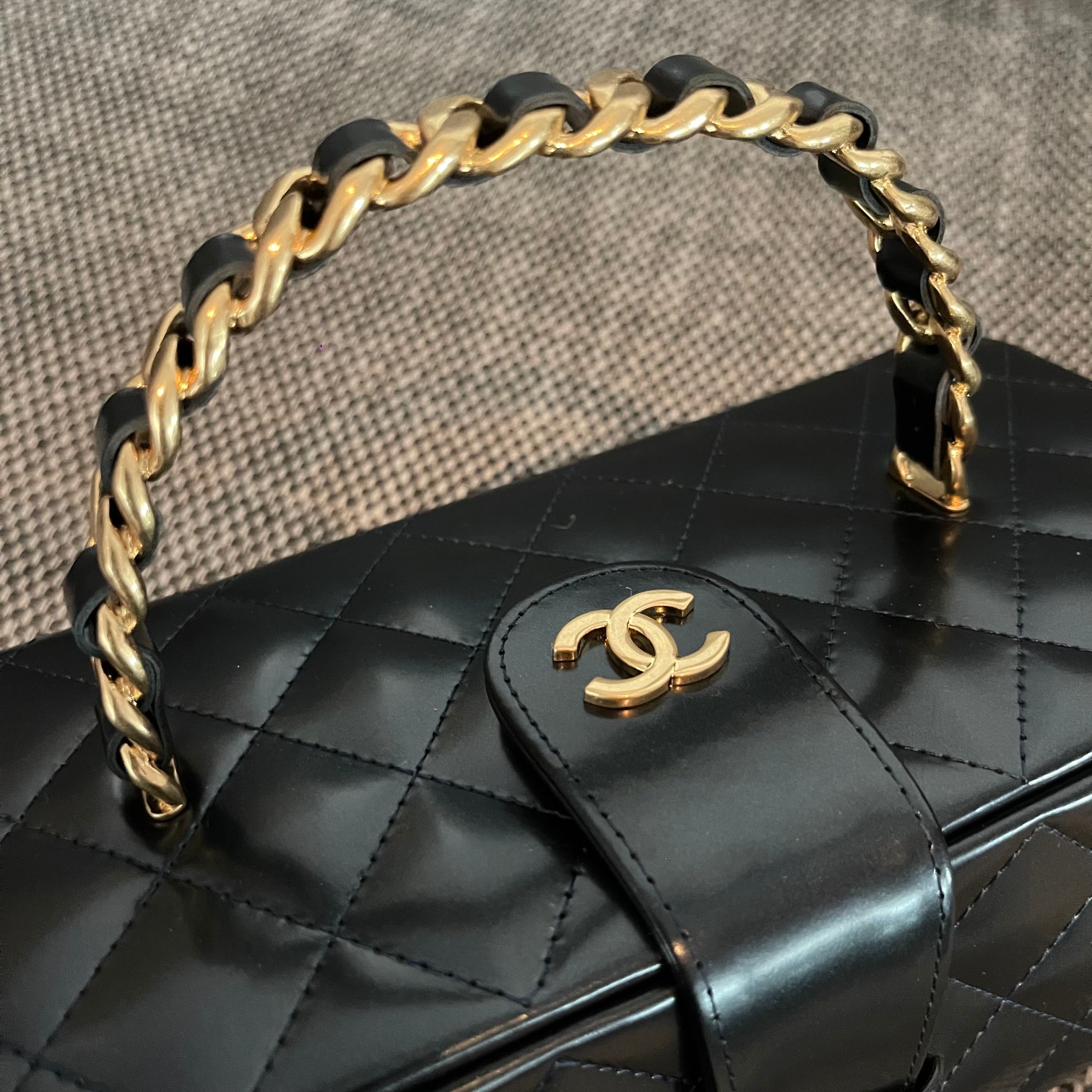 25C Long Quilted Patent Leather Vanity Case in Black - Mocuir