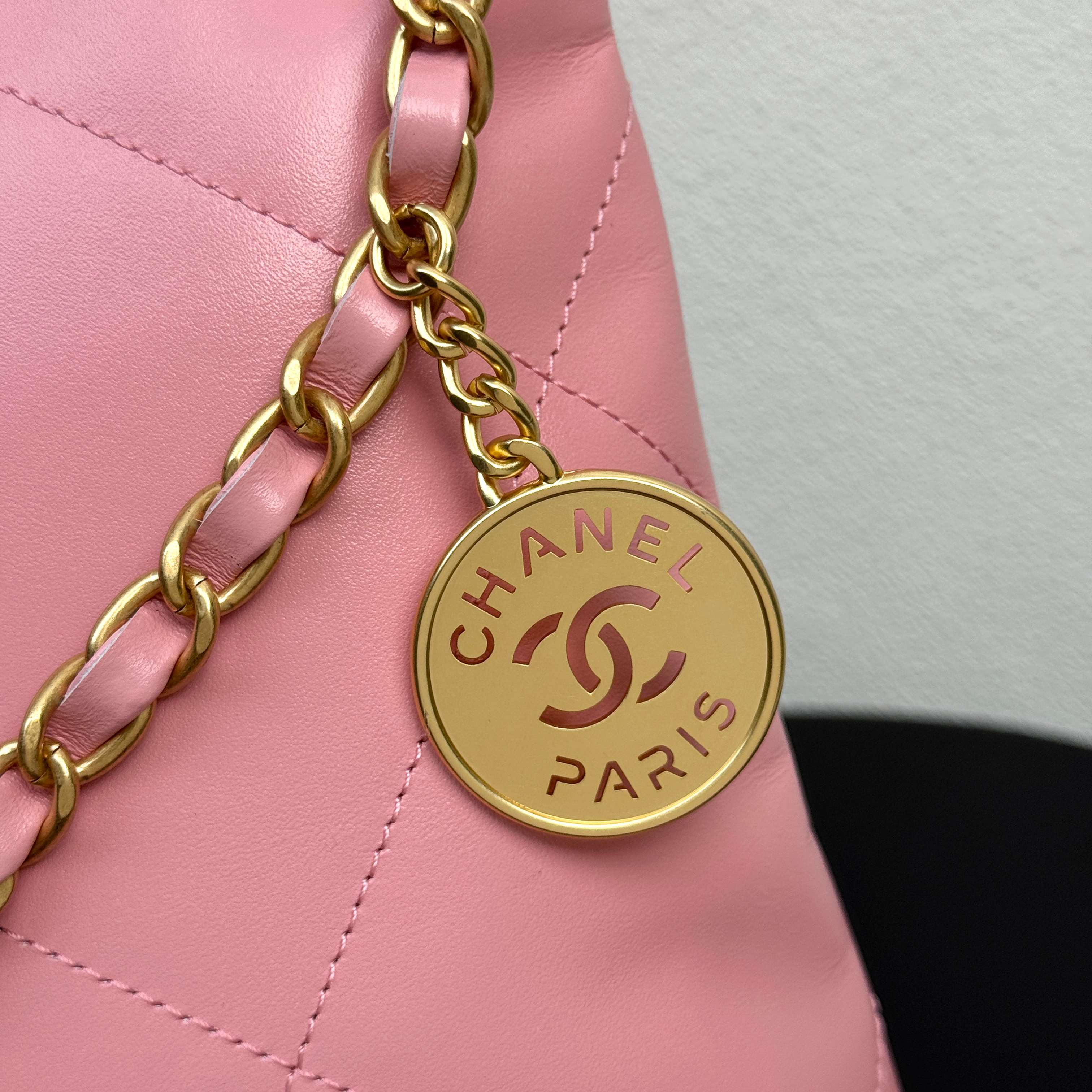 22 Bag Quilted Shiny Calfskin in Light Pink (Gold Hardware) - Mocuir