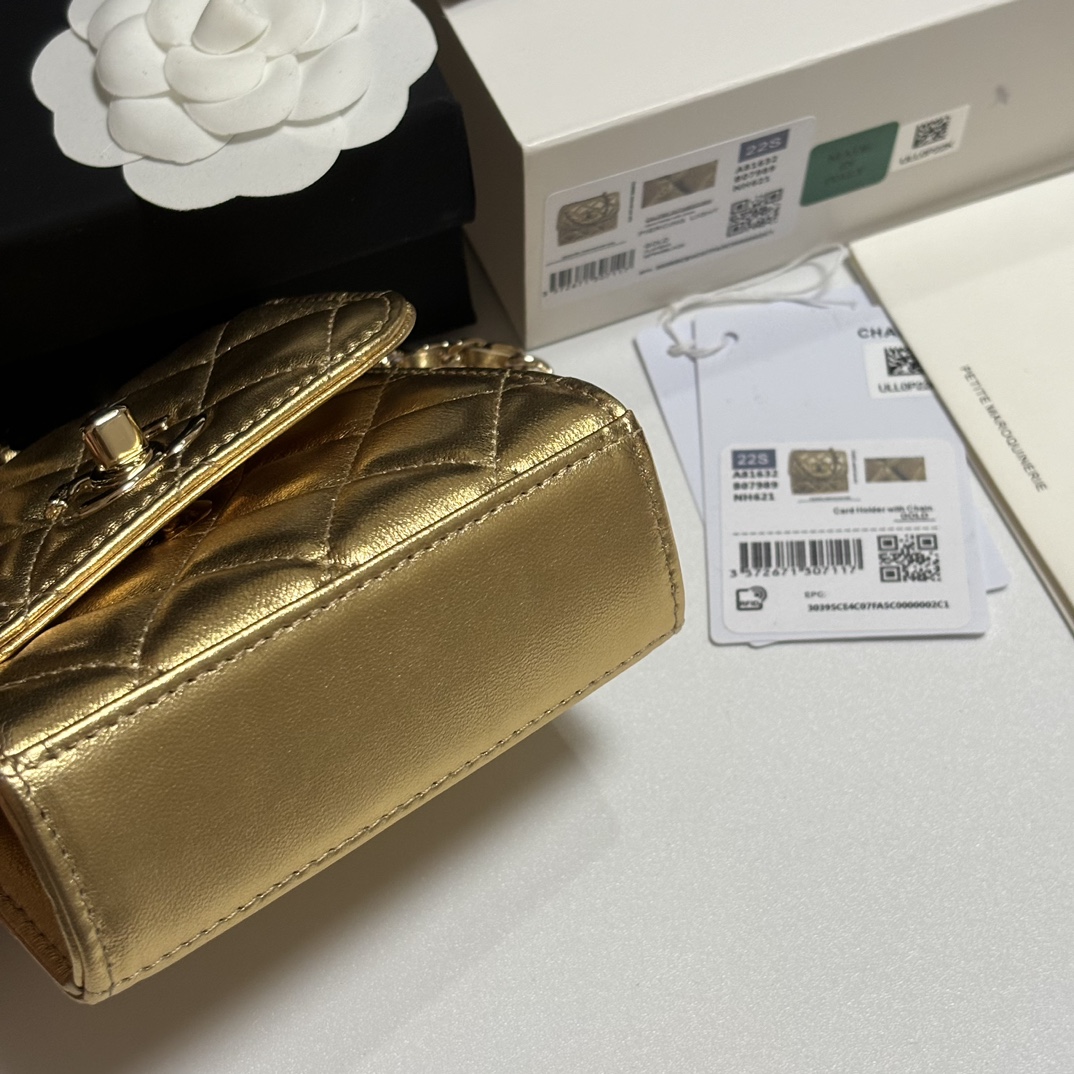 Trendy CC Mini Quilted Metallic Lambskin Shoulder Bag in Metallic Gold (All Gold Hardware) - Mocuir