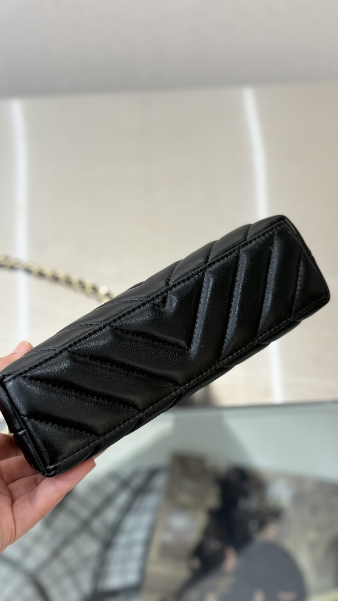 26K Kelly Mini Chevron-Quilted Lambskin Handle Bag with Gold-Tone Hardware - Mocuir