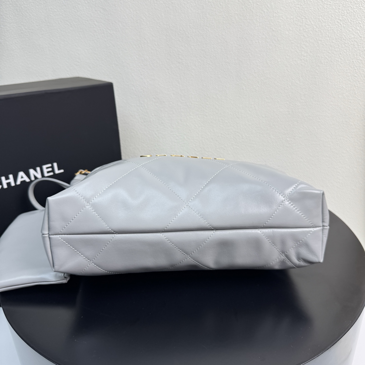 22 Bag Quilted Shiny Calfskin in Light Grey (Gold Hardware) - Mocuir