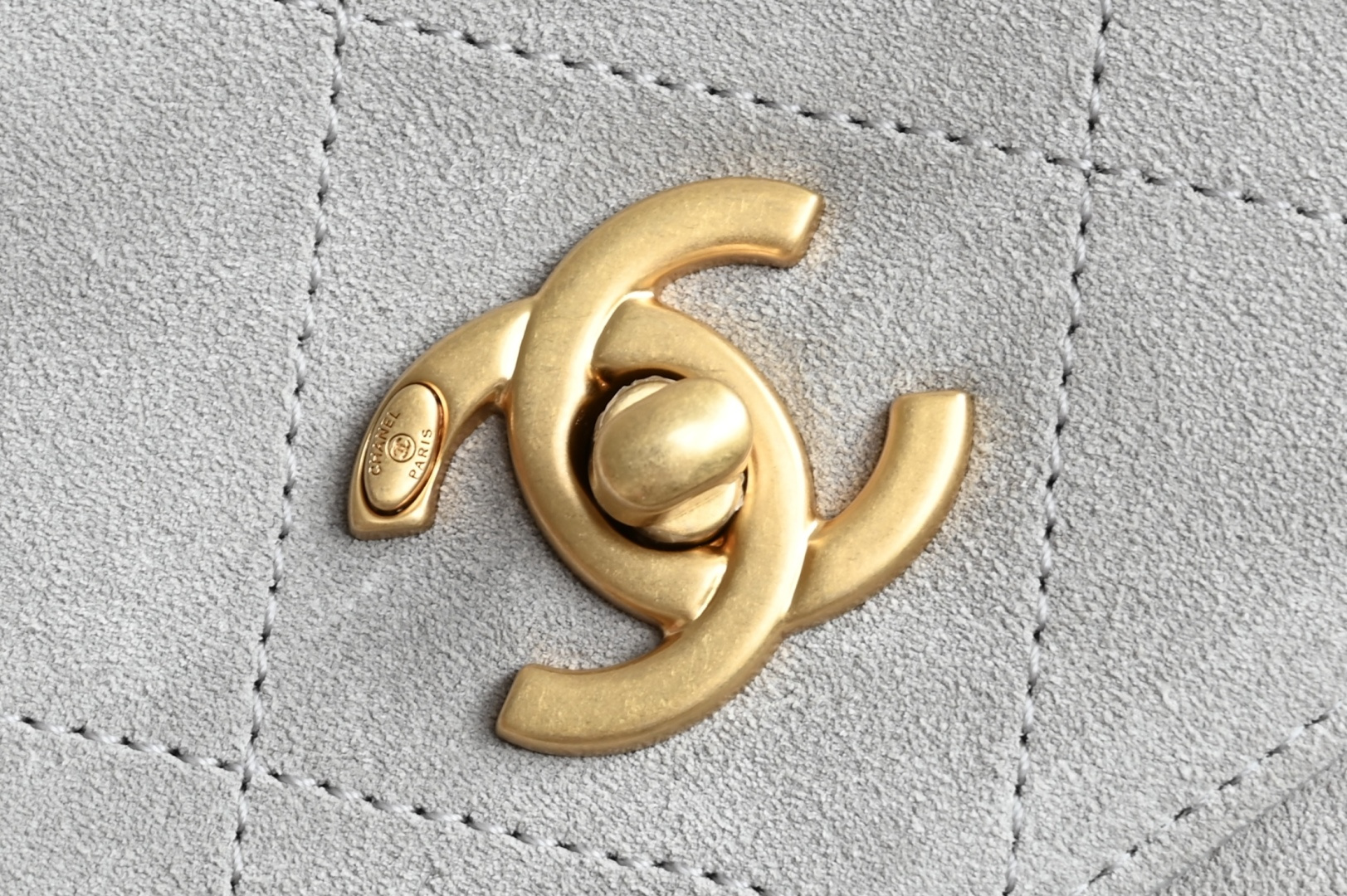 Large Flap Bag With Top Handle in Grey & Black Quilted Suede Lambskin and Shiny Lambskin with Gold-Tone Metal (Model AS5637) - Mocuir