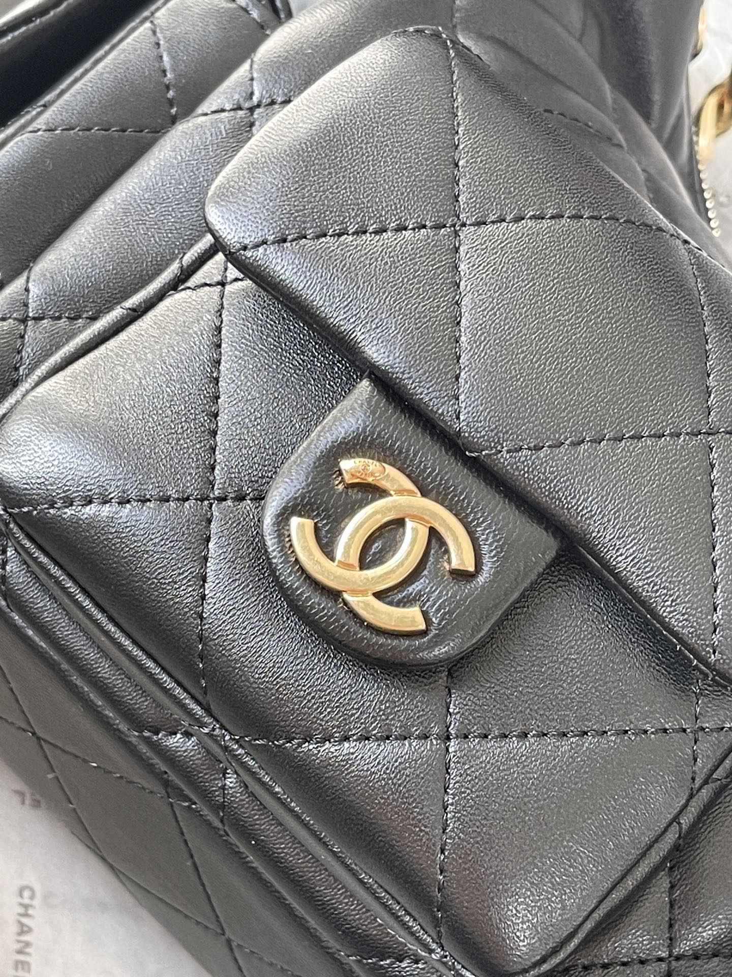 25C Multi-Pocket Hobo Bag in Black Quilted Lambskin with Gold-Tone Hardware - Mocuir