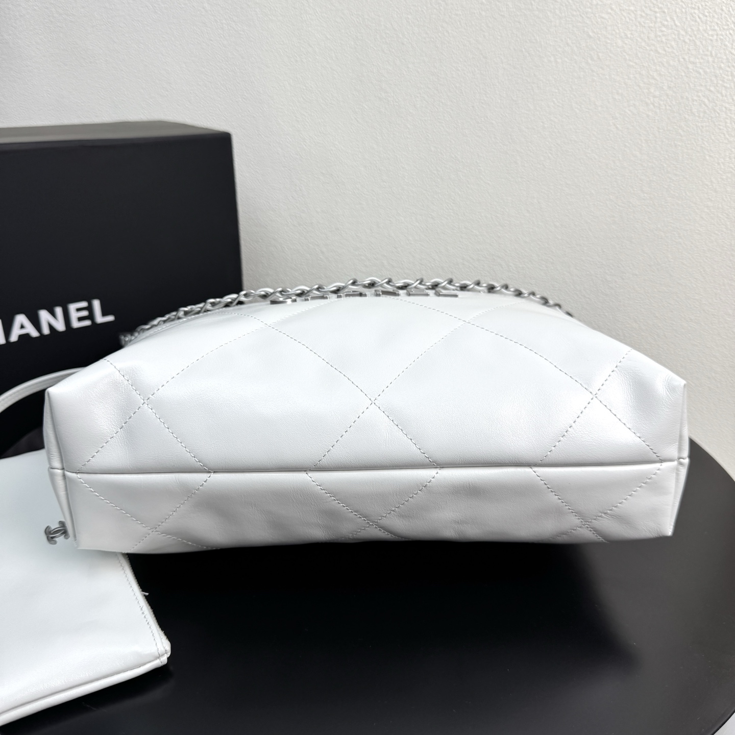 22 Bag Quilted Shiny Calfskin in White (Silver Hardware) - Mocuir