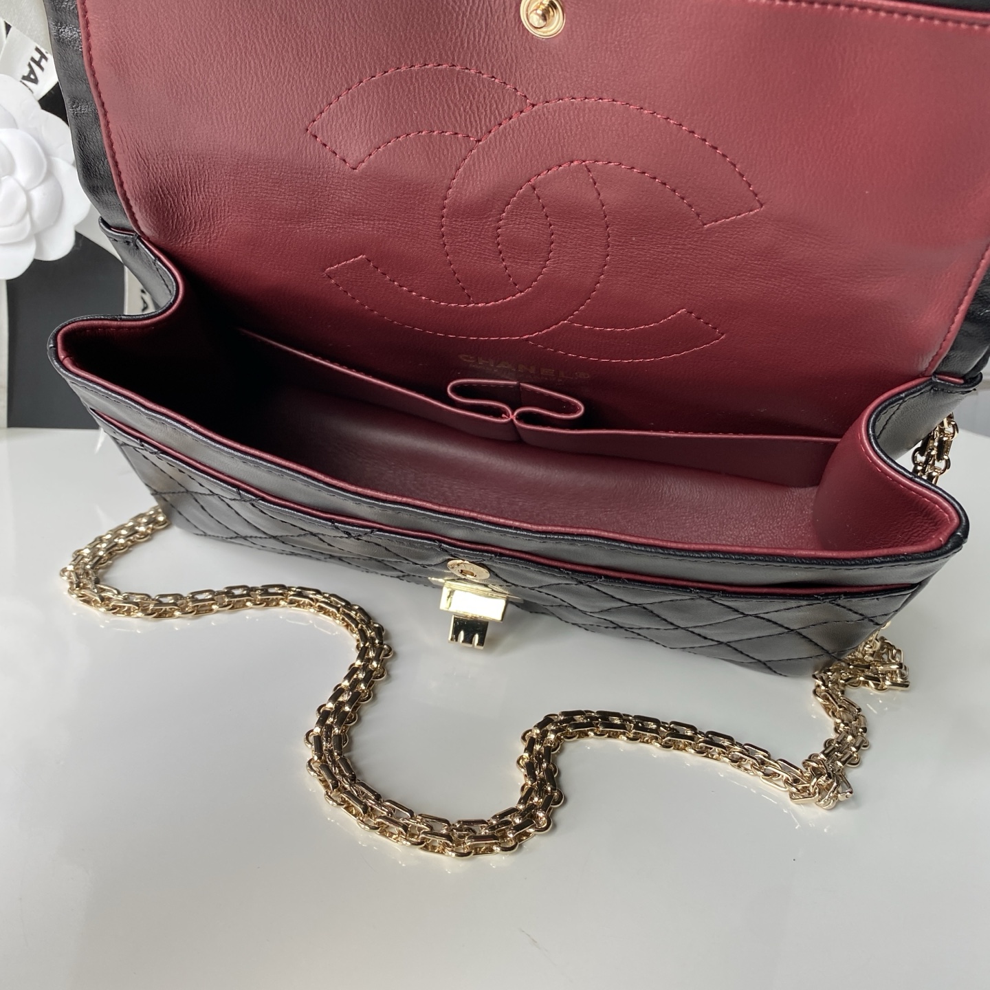 2.55 Reissue Black Quilted Calfskin Flap Handbag with Light Gold-Tone Hardware - Mocuir