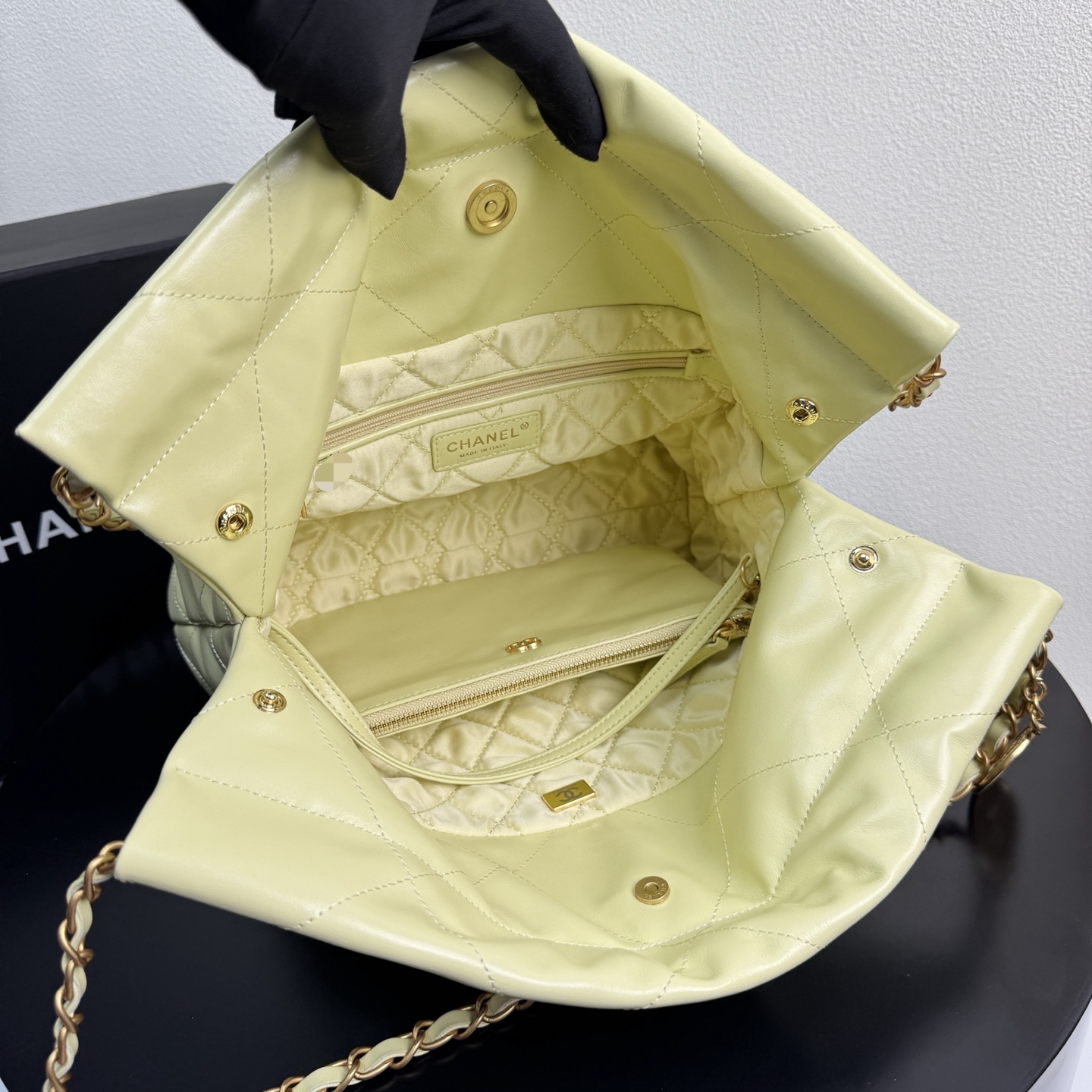 22 Bag Quilted Shiny Calfskin in Light Yellow (Gold Hardware) - Mocuir