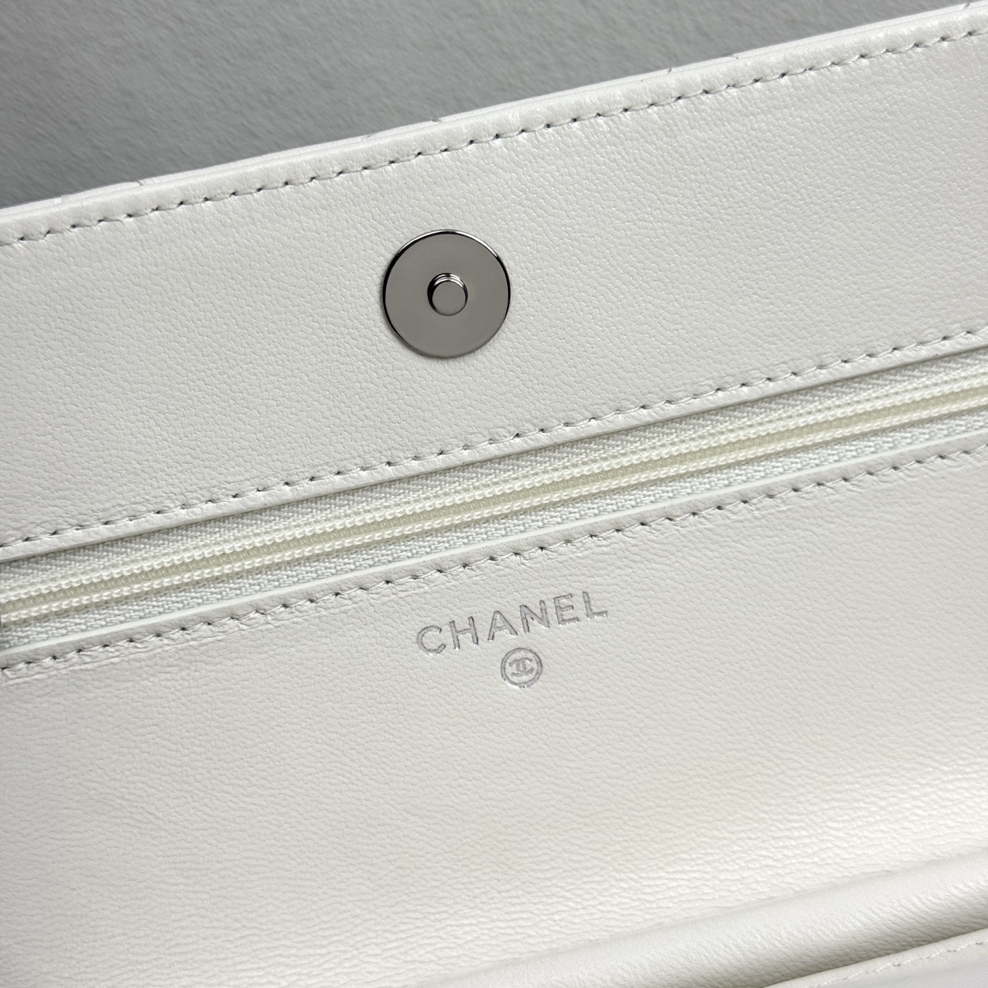 Classic Wallet on Chain（White） - Mocuir