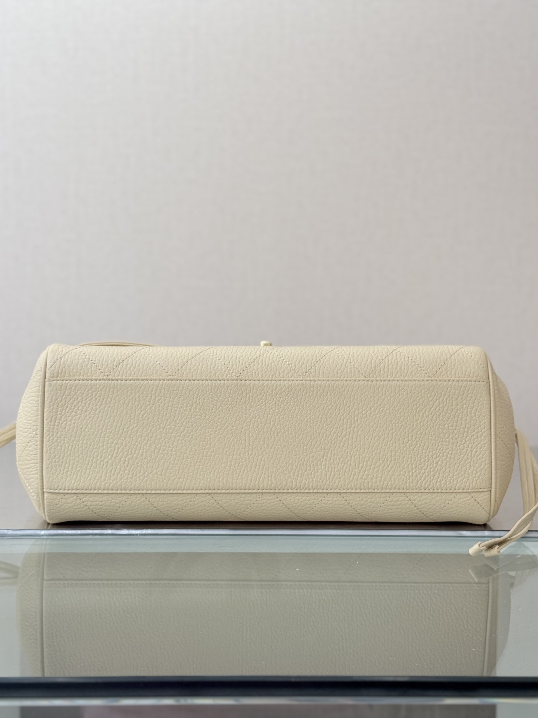 26P Cruise Preppy Coco Bowling Bag in Beige Caviar Leather with Gold-Tone Hardware - Mocuir