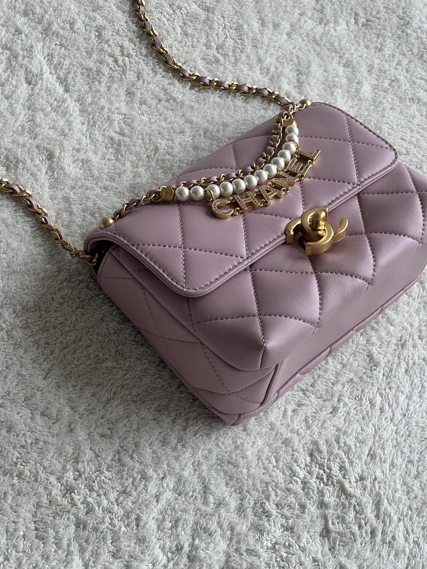 24A Mini Classic Flap Bag in Ballet Pink Quilted Lambskin with Pearl & Crystal CHANEL Letter Chain and Light Gold-Tone Hardware (AS4986) - Mocuir