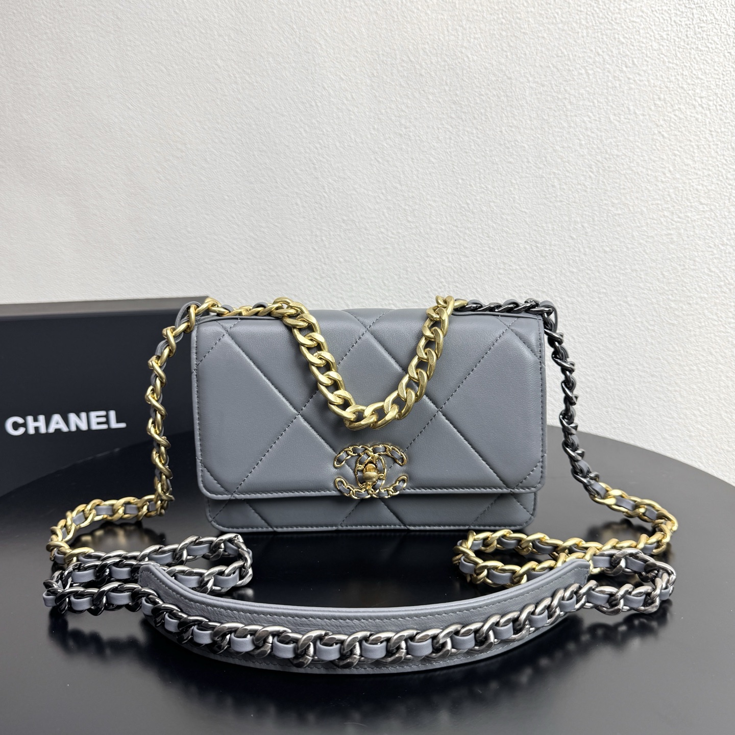 19 WOC Quilted Lambskin Shoulder Bag in Grey (Tri-Tone Hardware) - Mocuir