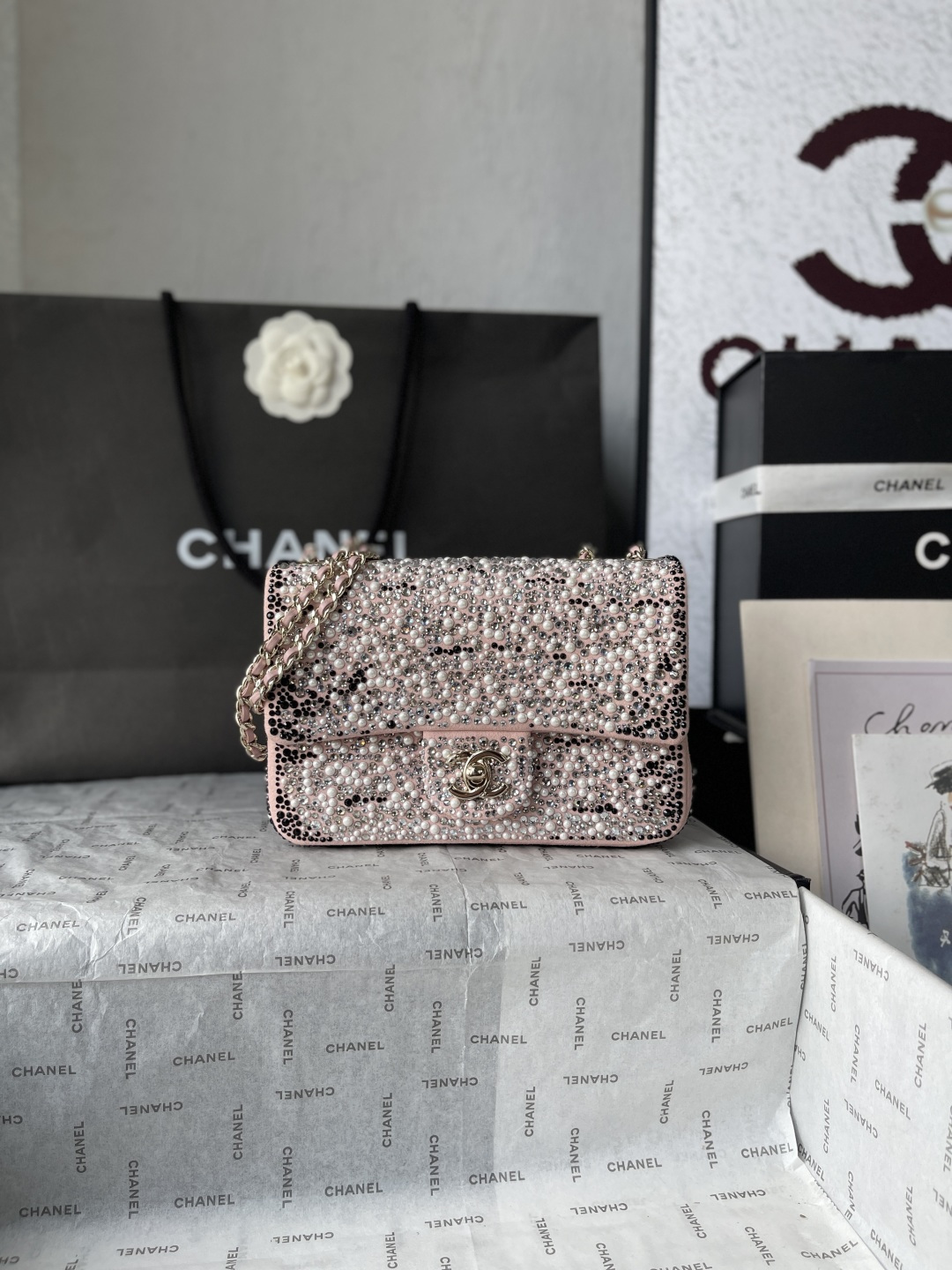 Classic Flap Handbag in Pink with Imitation Pearls, Strass & Gold-Tone Hardware - Mocuir