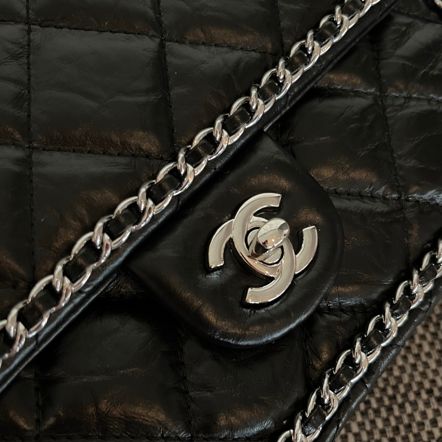 Black Quilted Glazed Calfskin Flap Handbag with Silver-Tone Chain Trim and Turnlock Hardware - Mocuir