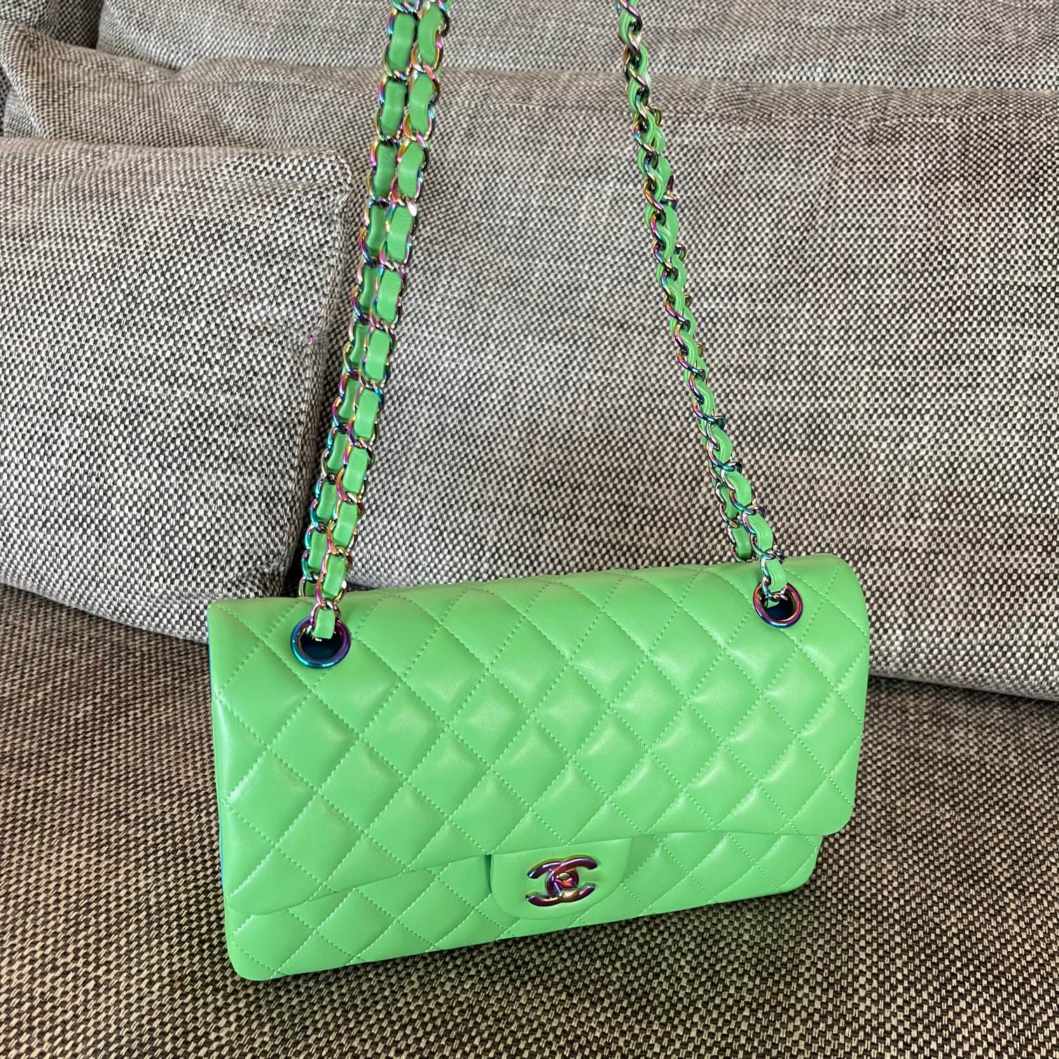 Vintage Classic Double Flap Bright Green Quilted Lambskin Shoulder Bag with Multicolor Iridescent CC Turn-Lock & Chain Strap - Mocuir