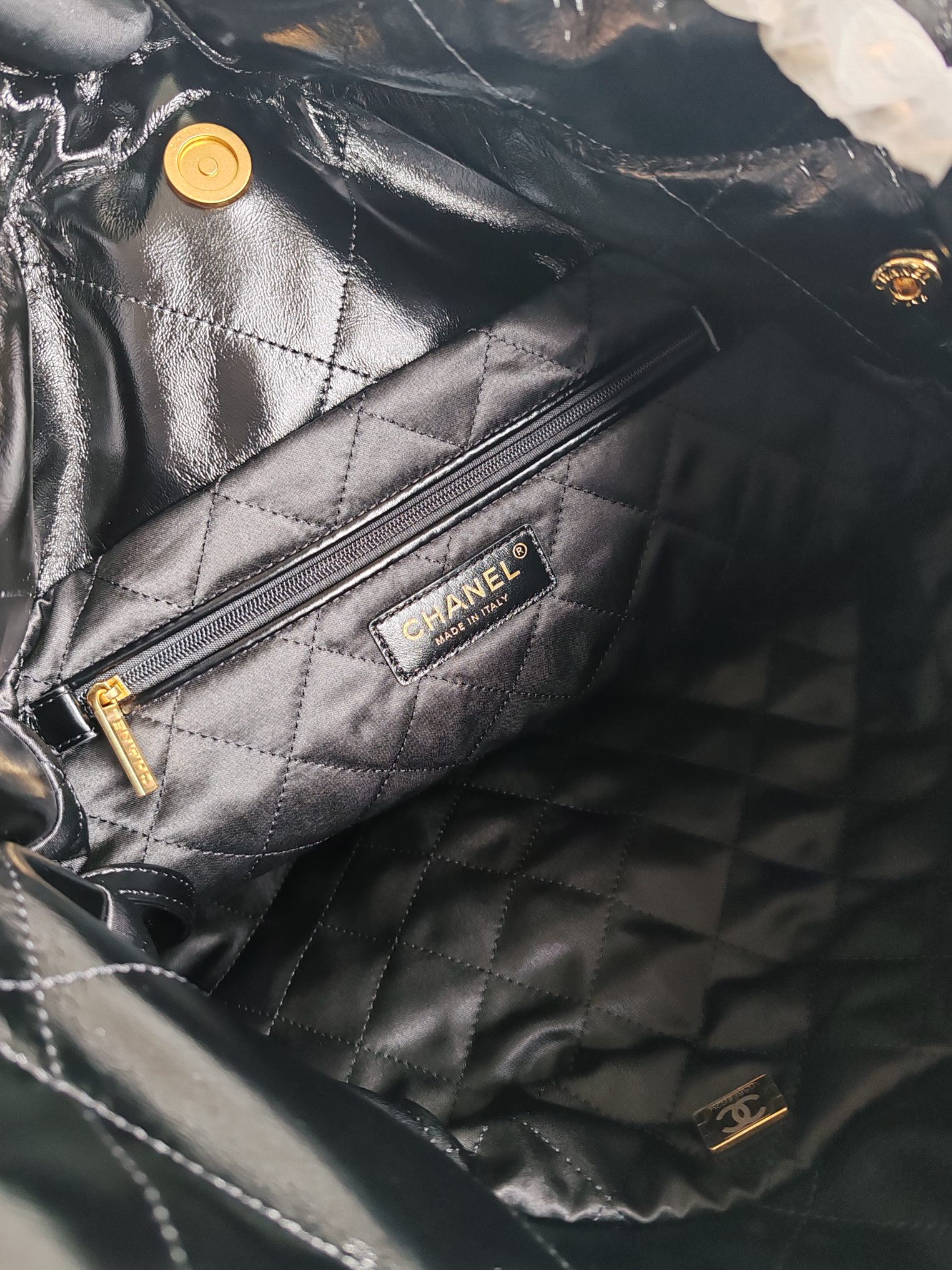 22 Bag (AS3260) in Black Shiny Calfskin with Gold-Tone Hardware, 24C Collection - Mocuir