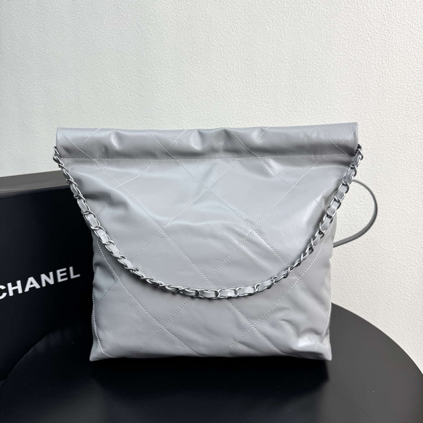 22 Bag Quilted Shiny Calfskin in Light Grey (Silver Hardware) - Mocuir