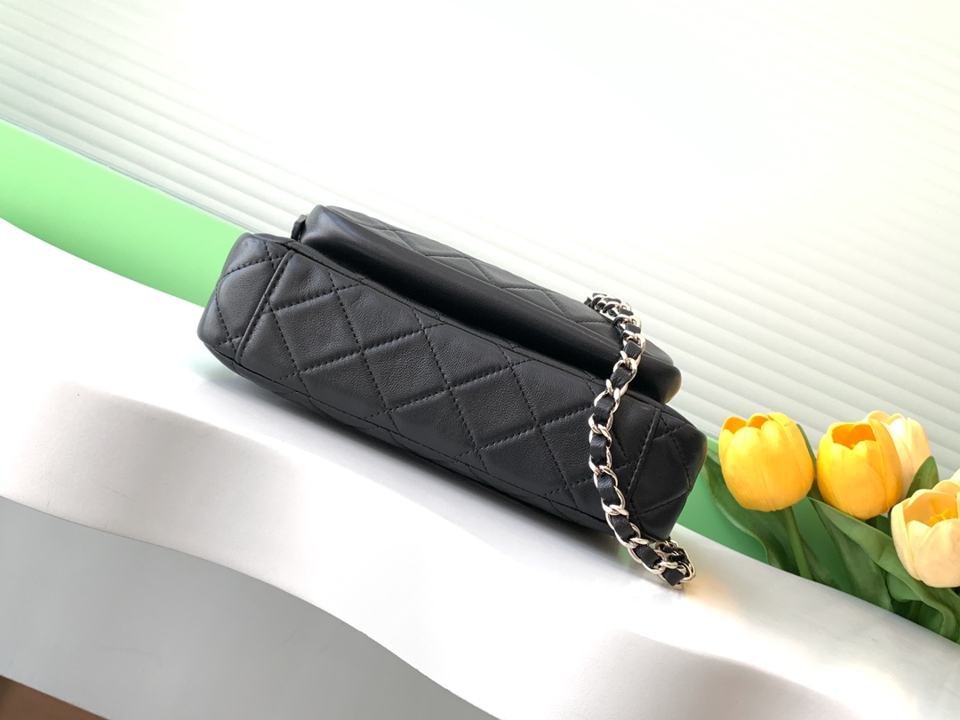 25C Cruise Camera Bag in Black Crinkled Lambskin - Mocuir