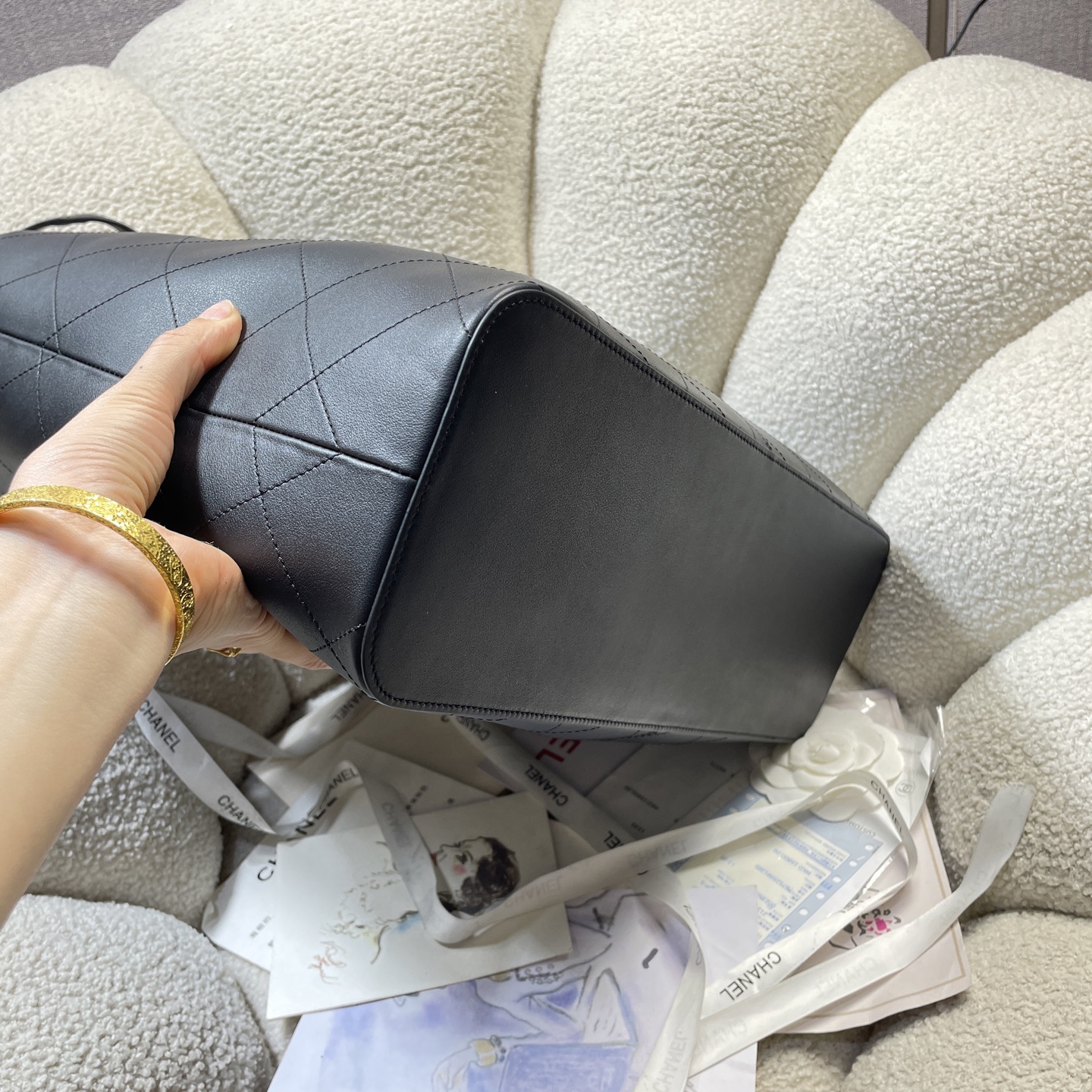 26P Cruise Quilted Lambskin Large Tote Handbag with Gold-Tone Hardware - Mocuir