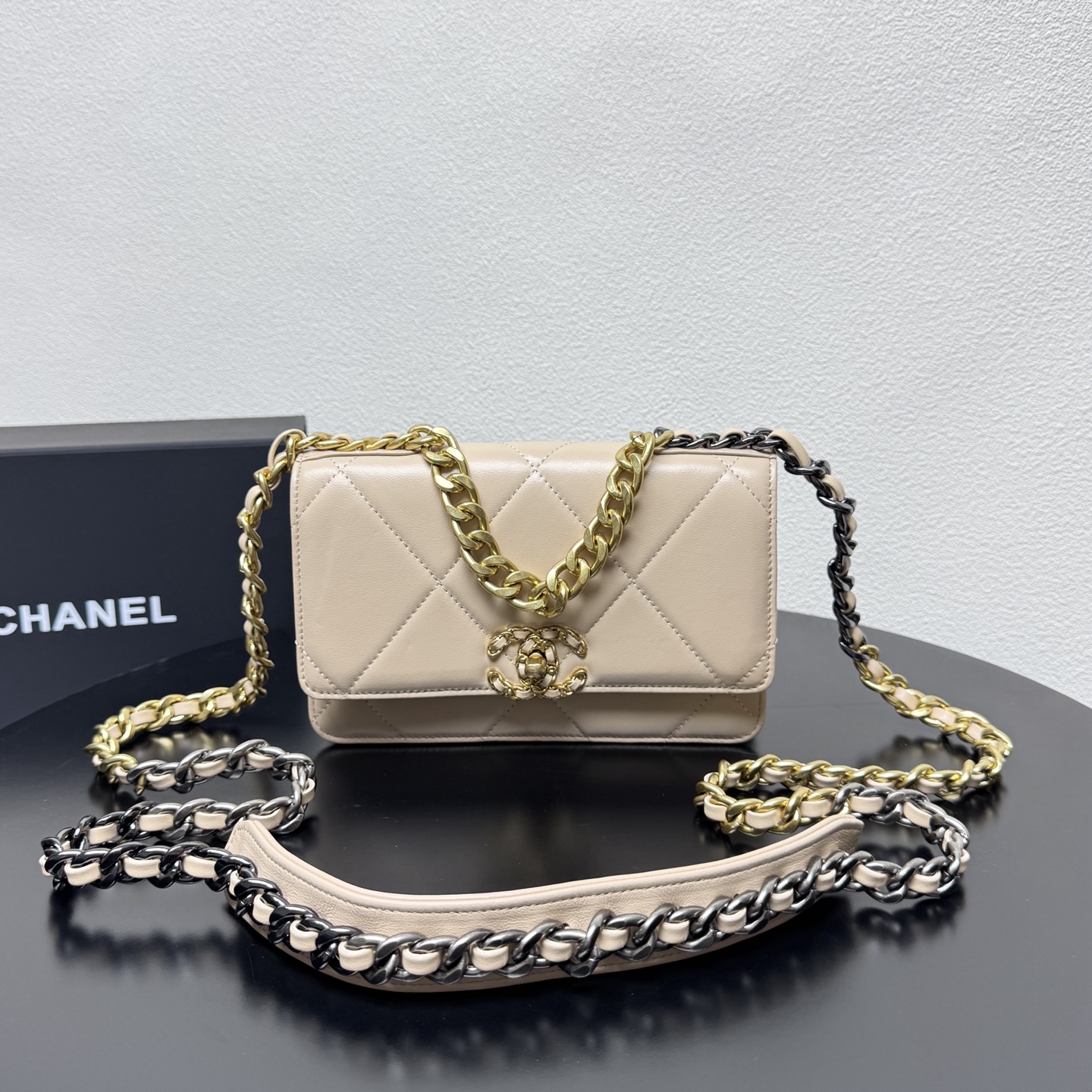 19 WOC Quilted Lambskin Shoulder Bag in Beige (Tri-Tone Hardware) - Mocuir