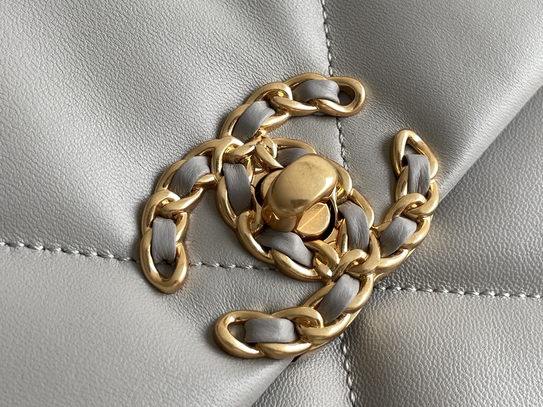 19 Handbag in Grey Quilted Shiny Lambskin with Gold-Tone, Silver-Tone & Ruthenium-Finish Metal (Model AS1160) - Mocuir