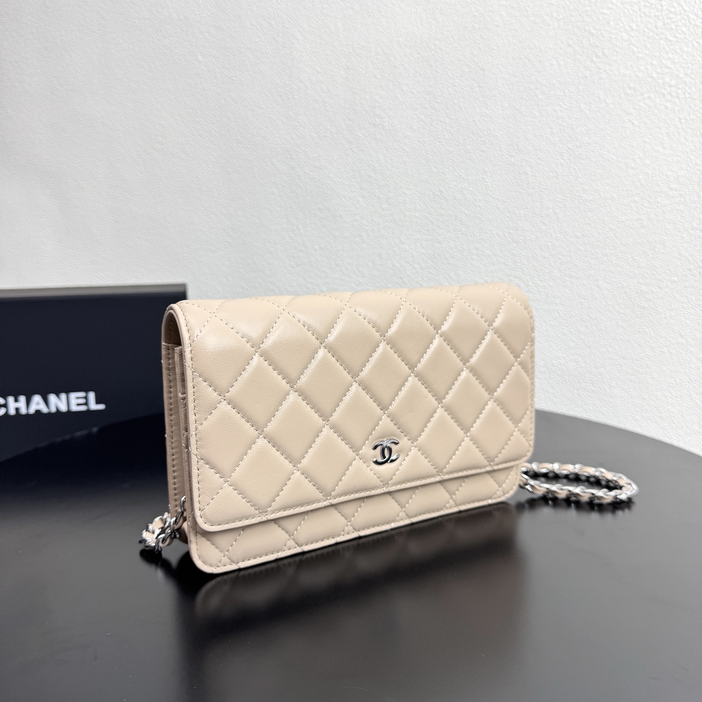 Classic Wallet on Chain（Beige） - Mocuir