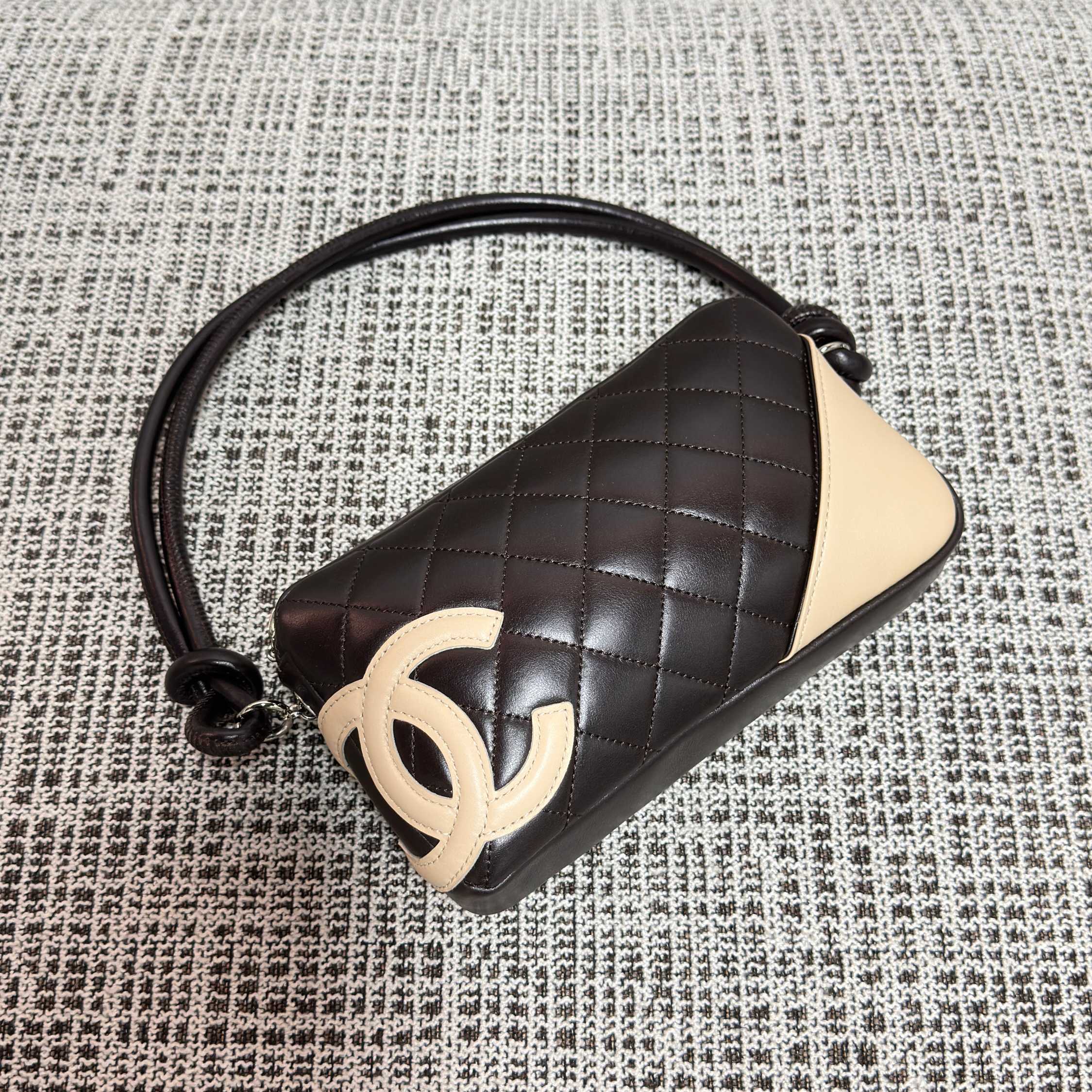 Vintage Cambon Quilted Lambskin Camera Bag in Black & Beige - Mocuir