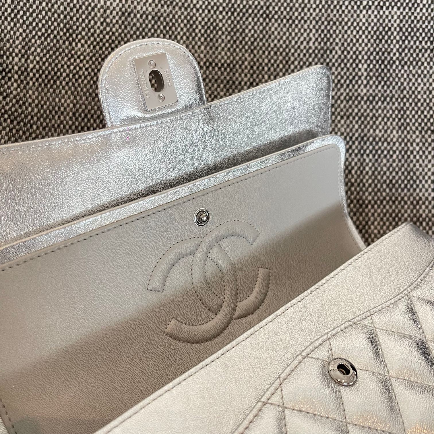 Classic Flap Quilted Metallic Lambskin Shoulder Bag in Silver (Silver Hardware) - Mocuir