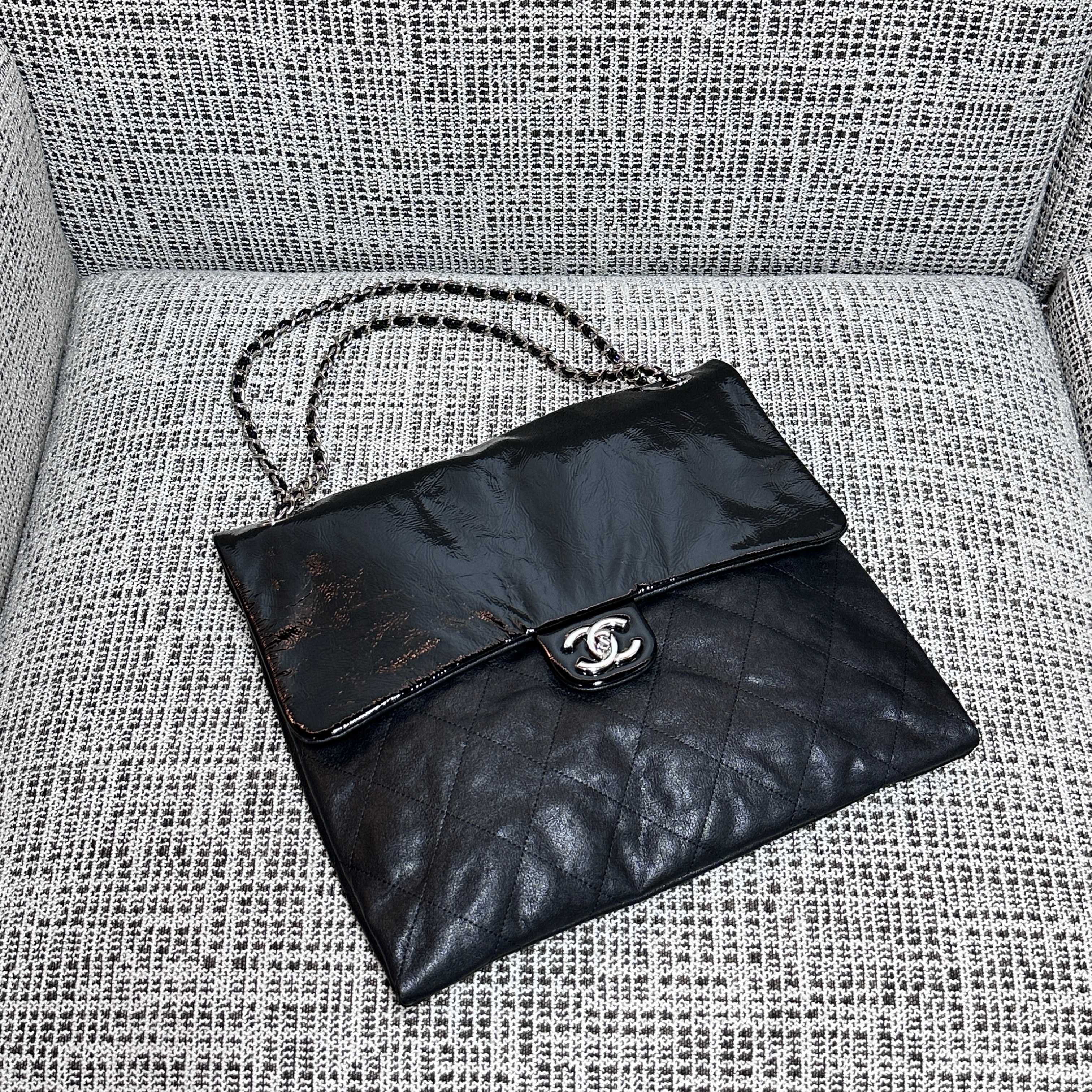 Vintage Black Quilted Lambskin & Patent Calfskin Hobo Shoulder Bag with Silver-Tone CC Turn-Lock & Chain Strap - Mocuir