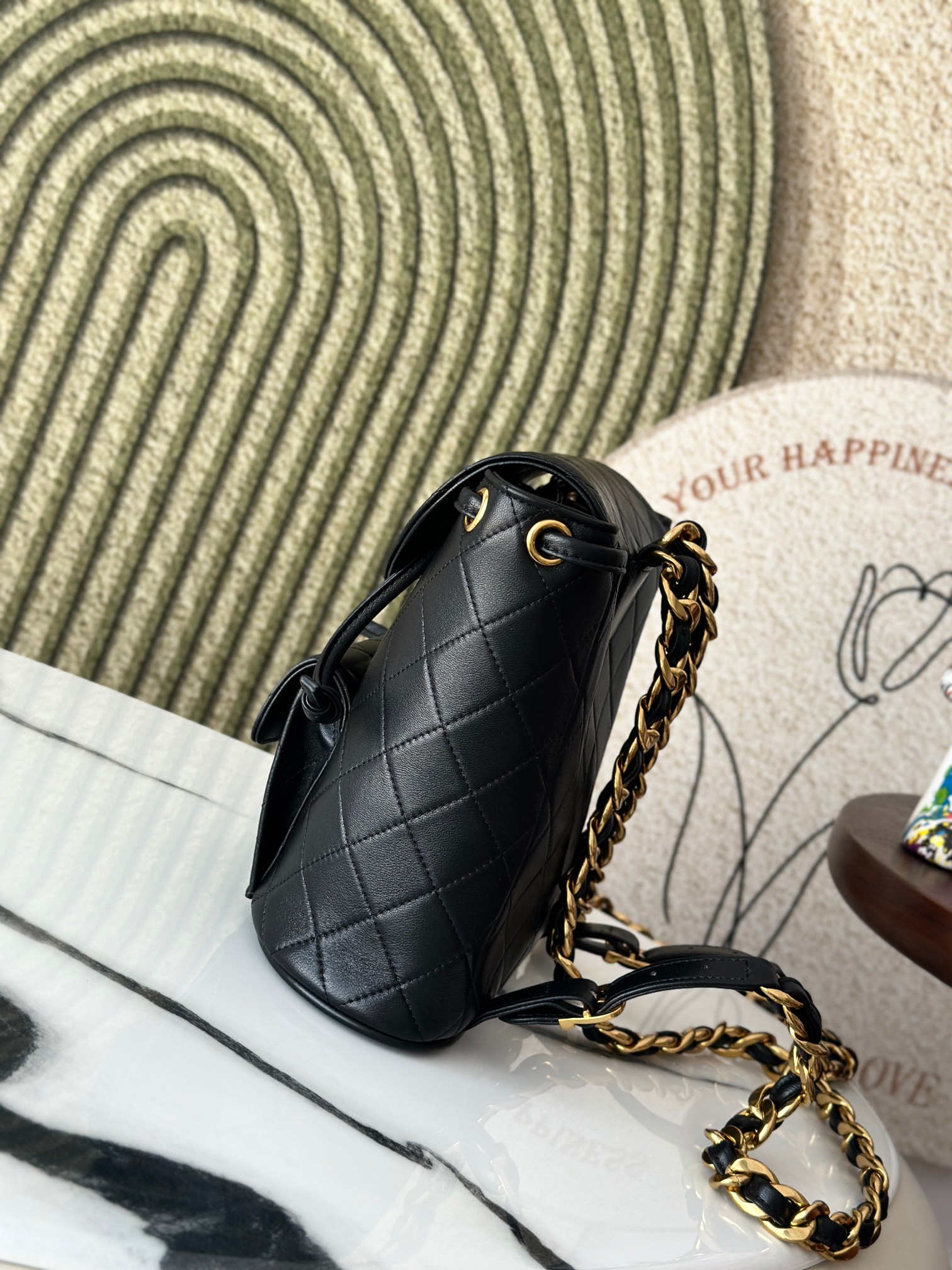 Classic Quilted Lambskin Drawstring Backpack in Black (Gold Hardware) - Mocuir