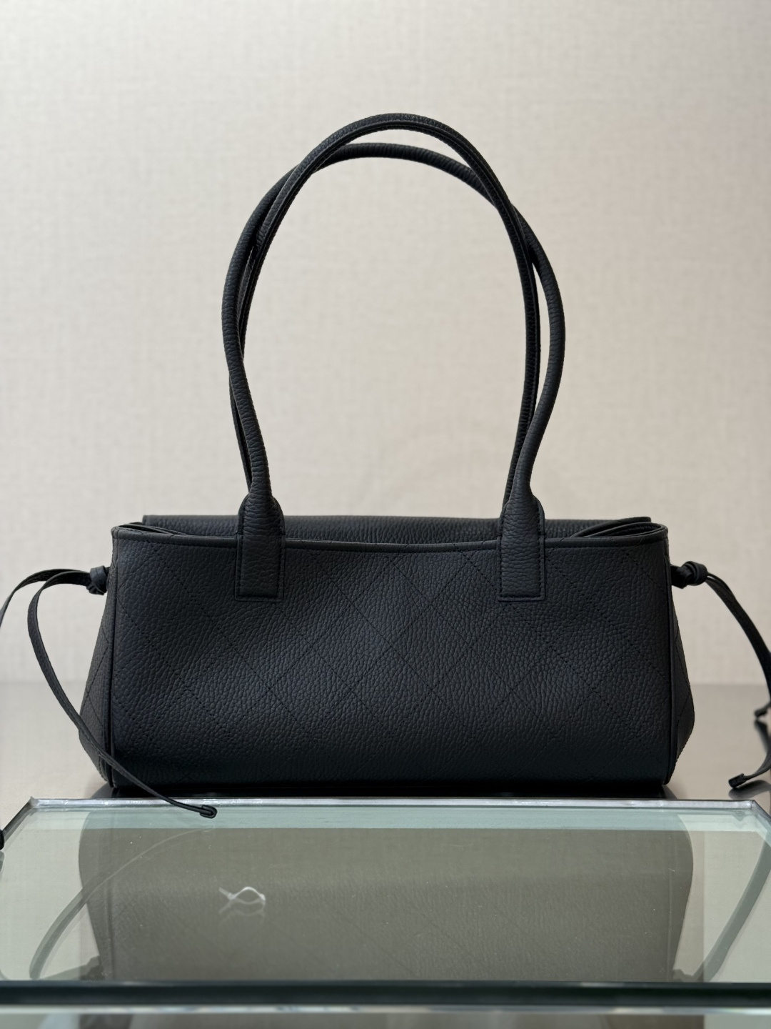 26P Cruise Preppy Coco Bowling Bag in Black Caviar Leather with Gold-Tone Hardware - Mocuir