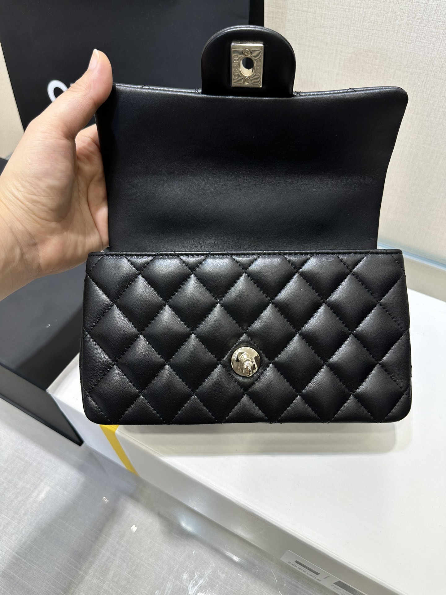 Mini Flap Bag with Top Handle（Black） - Mocuir