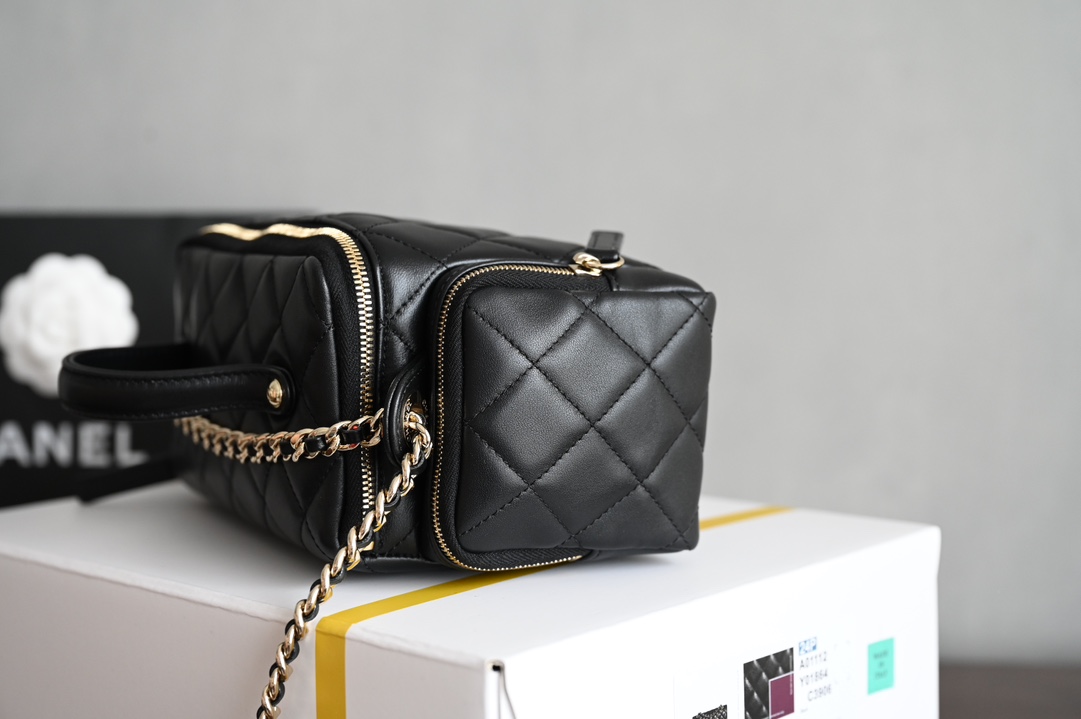 23P24C Vanity Case Shoulder Bag in Black Shiny Lambskin with Gold-Tone Hardware (Model AS3737) - Mocuir