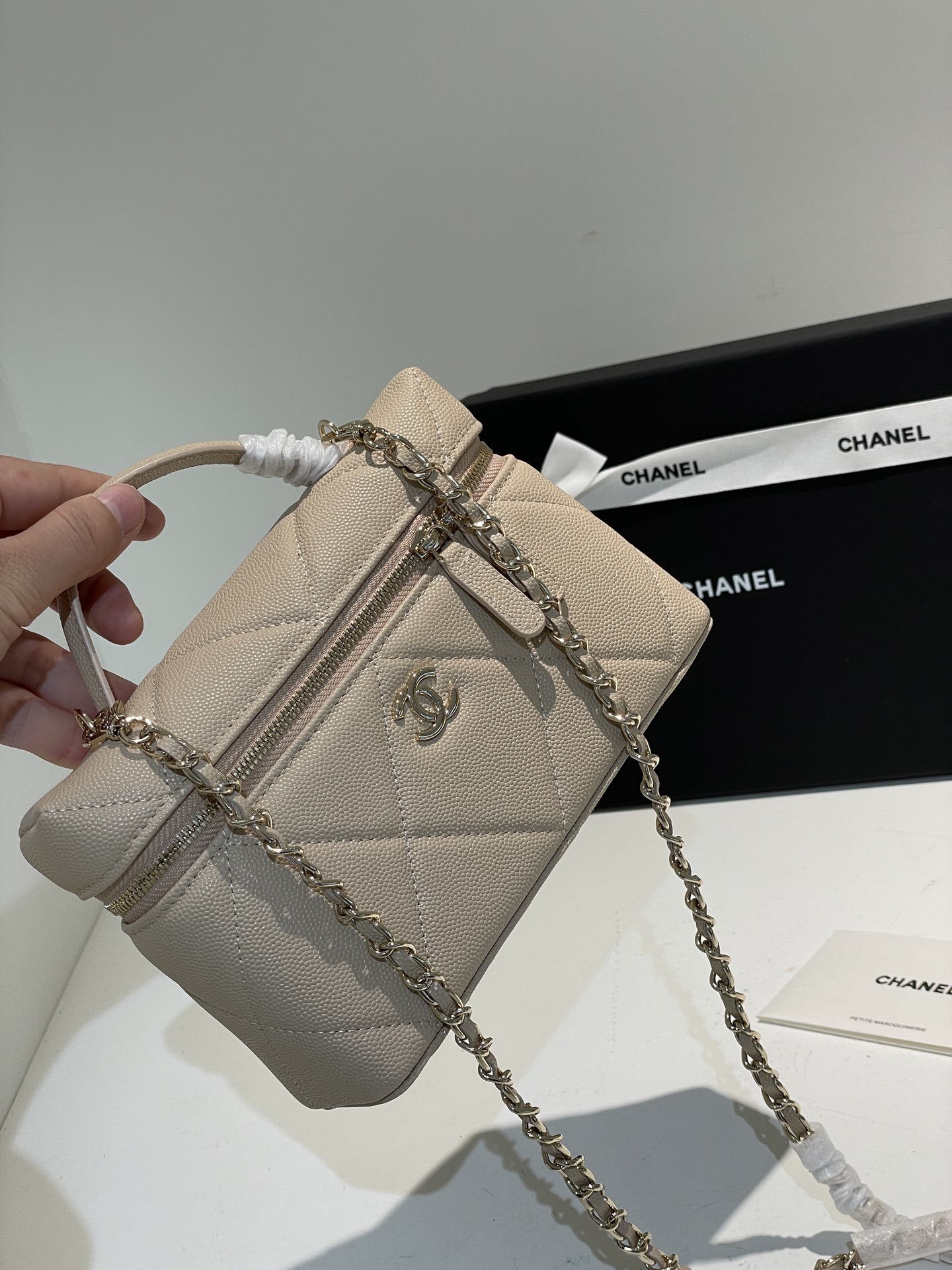 Beige Quilted Caviar Calfskin Vanity Case with Top Handle and Gold-Tone Chain Strap - Mocuir