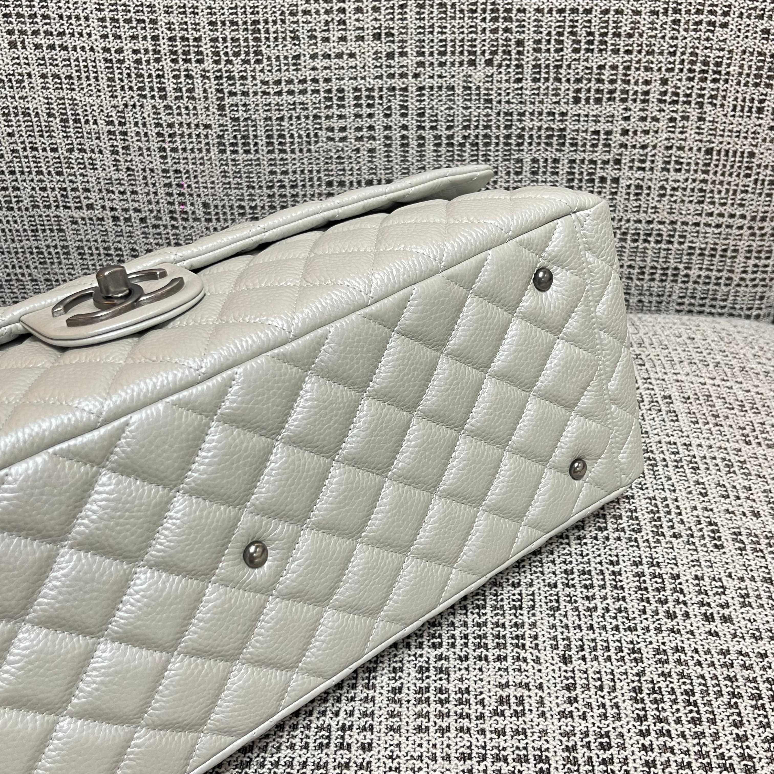 Classic Flap Maxi Quilted Caviar Leather Shoulder Bag in White (Silver Hardware) - Mocuir