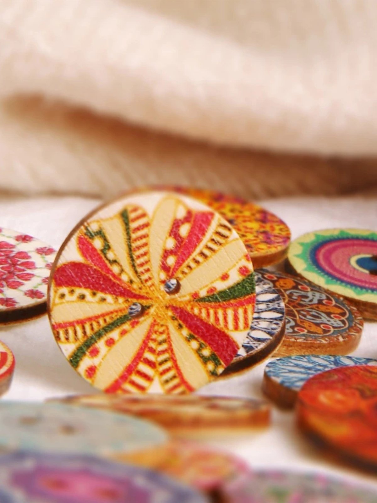 50 pieces of 25mm multicolor wooden buttons round sewing buttons for DIY woven bags, hats and decorations