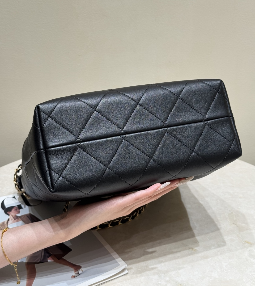 25A Pre-Fall Collection AS5634 Hobo Bucket Bag in Black Quilted Grained Calfskin (Caviar) with Antique Gold-Tone Hardware - Mocuir