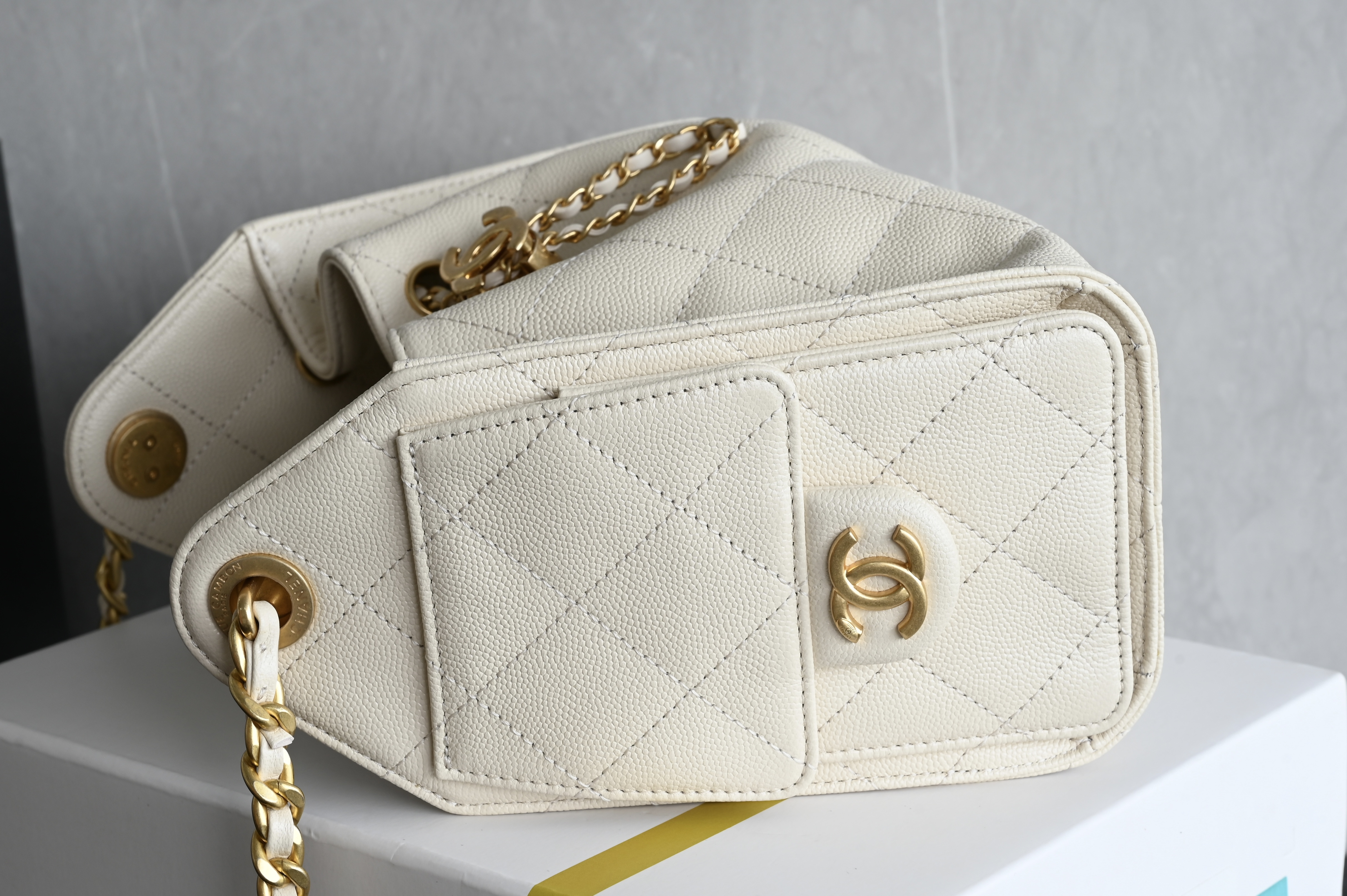 Chain Decor Hobo Bag（Ivory） - Mocuir