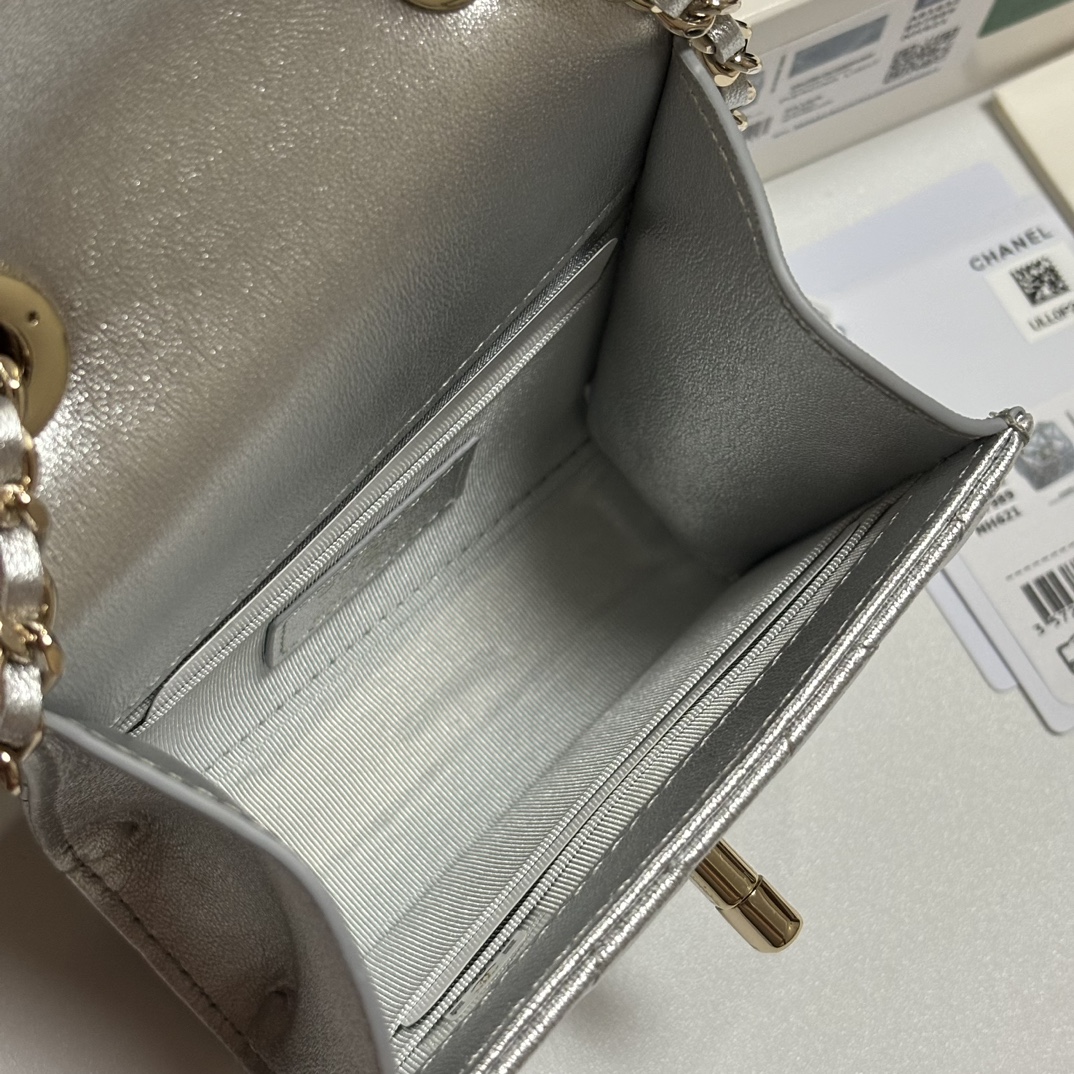 Trendy CC Mini Quilted Metallic Lambskin Shoulder Bag in Metallic Silver (Gold Hardware) - Mocuir