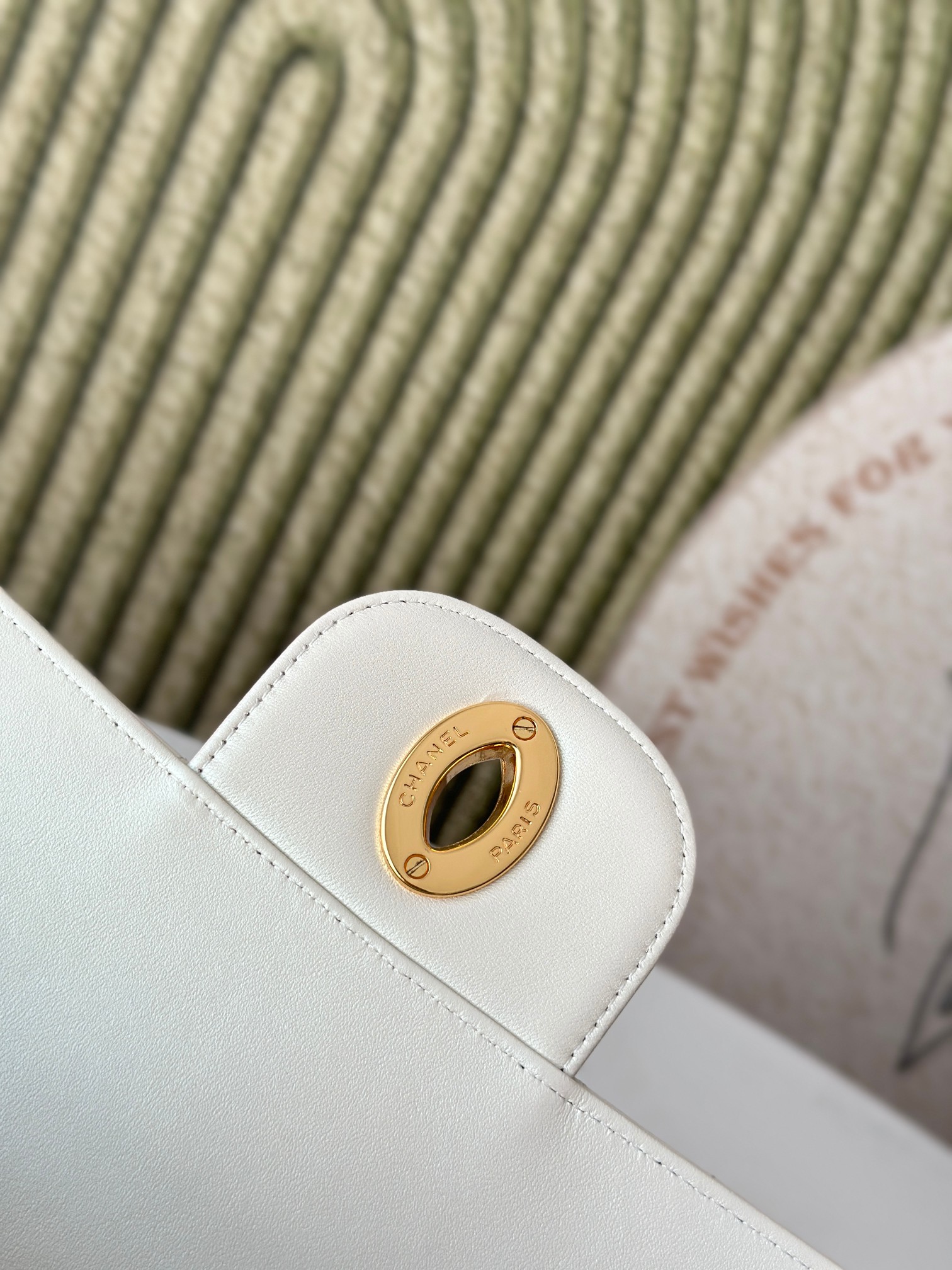 Classic Flap Medium in White Quilted Lambskin with Gold-Tone Hardware - Mocuir