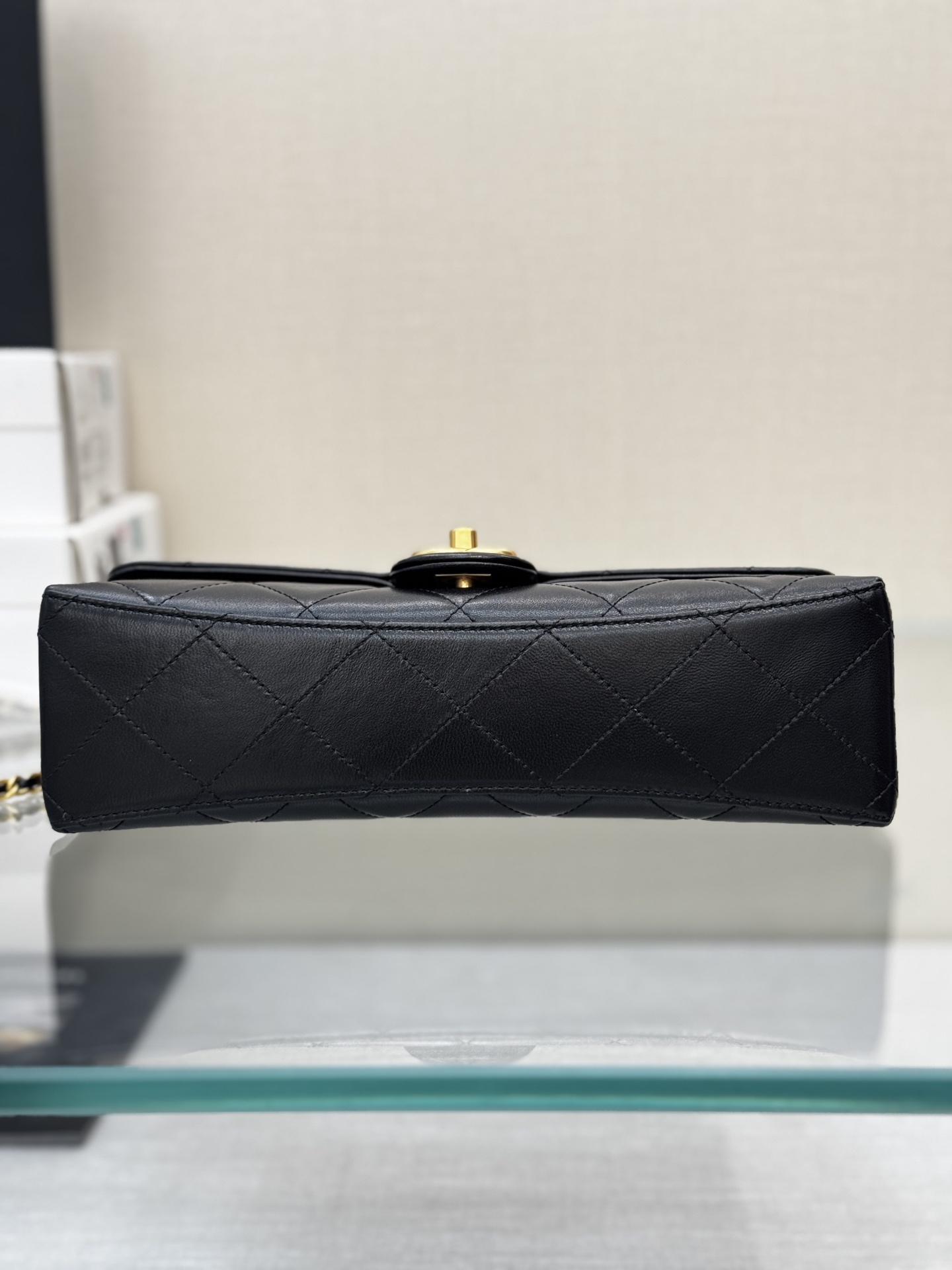 Pearl Handle Flap Bag - Mocuir
