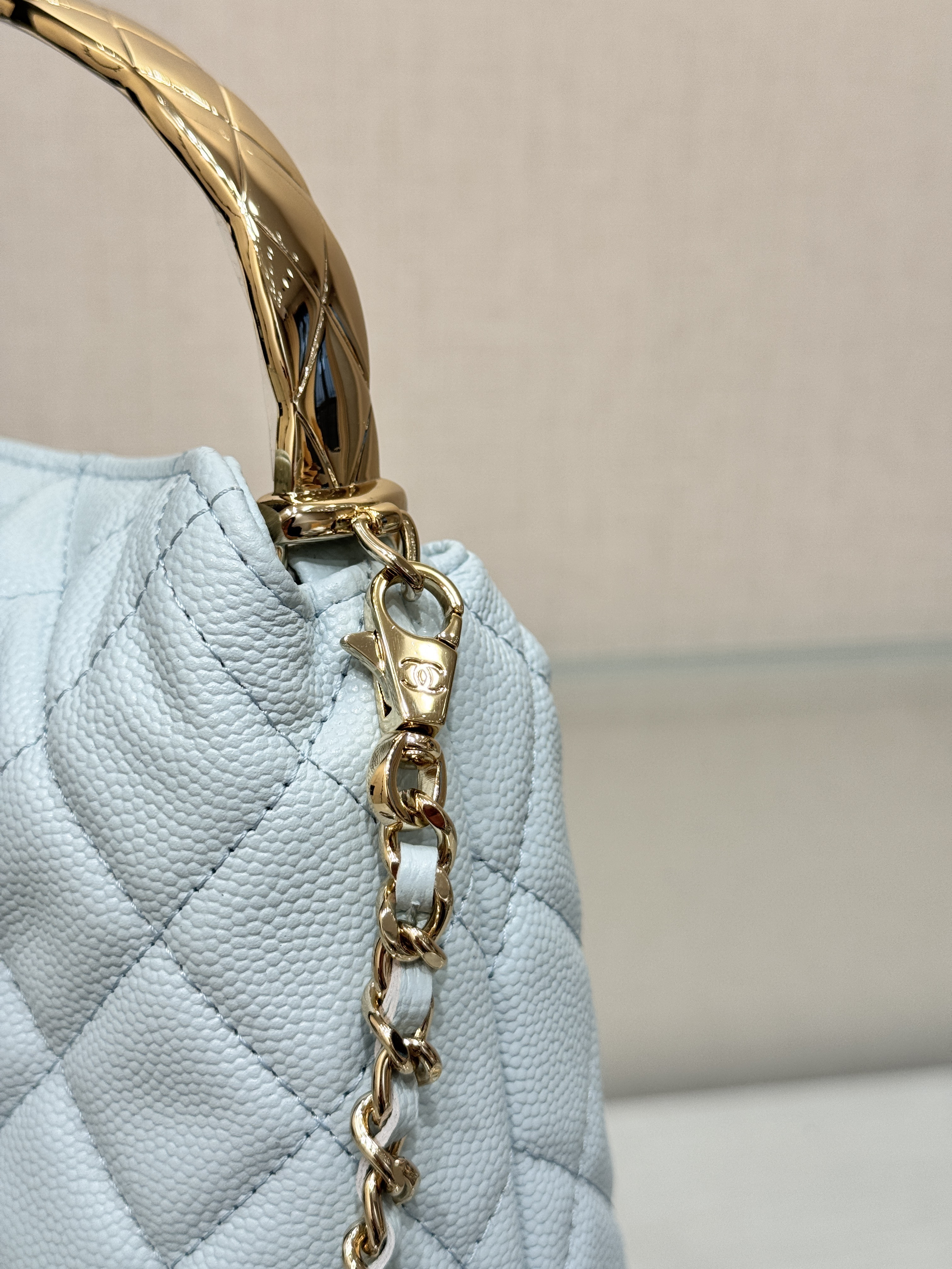 Metal Handle Bucket Bag（Light blue） - Mocuir
