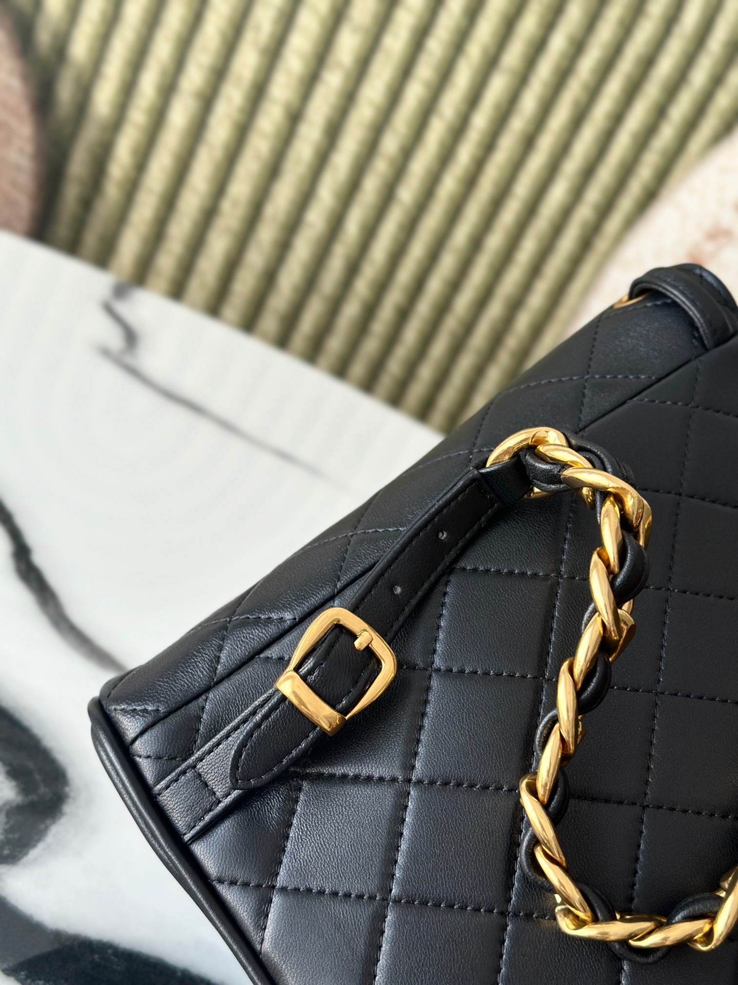 Classic Quilted Lambskin Drawstring Backpack in Black (Gold Hardware) - Mocuir