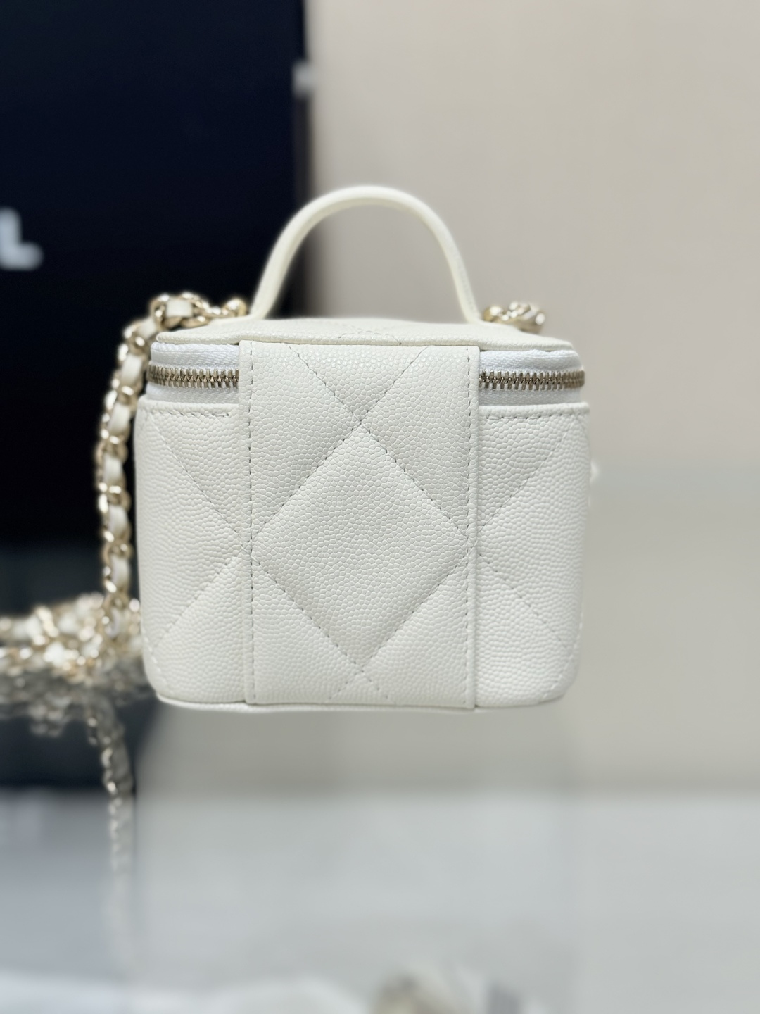 Mini Top Handle Vanity Case (AS5993) in White Quilted Grained Calfskin (Caviar) with Antique Gold-Tone Hardware - Mocuir