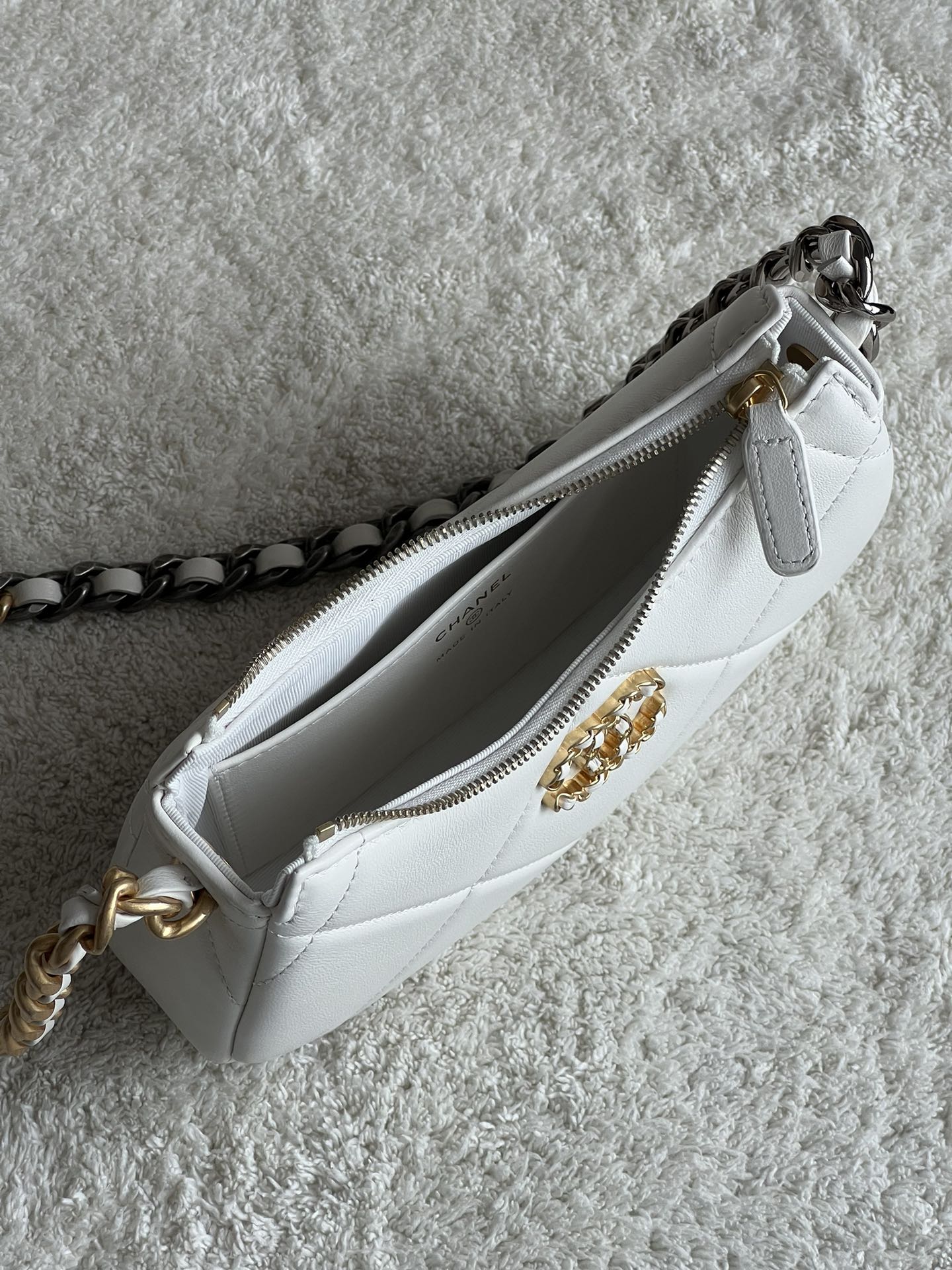 19 Half Moon Hobo Bag in White Quilted Lambskin with Gold-Tone and Ruthenium-Finish Hardware - Mocuir