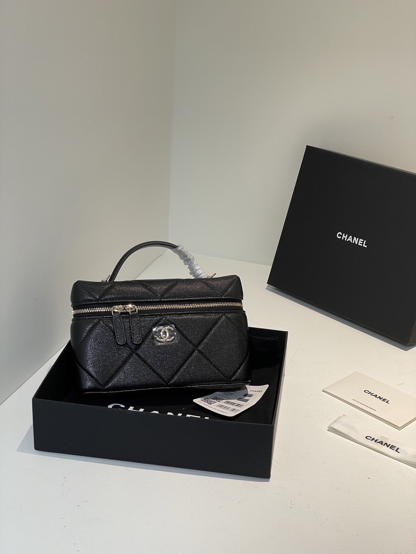 Black Quilted Caviar Calfskin Vanity Case with Top Handle and Gold-Tone Chain Strap - Mocuir