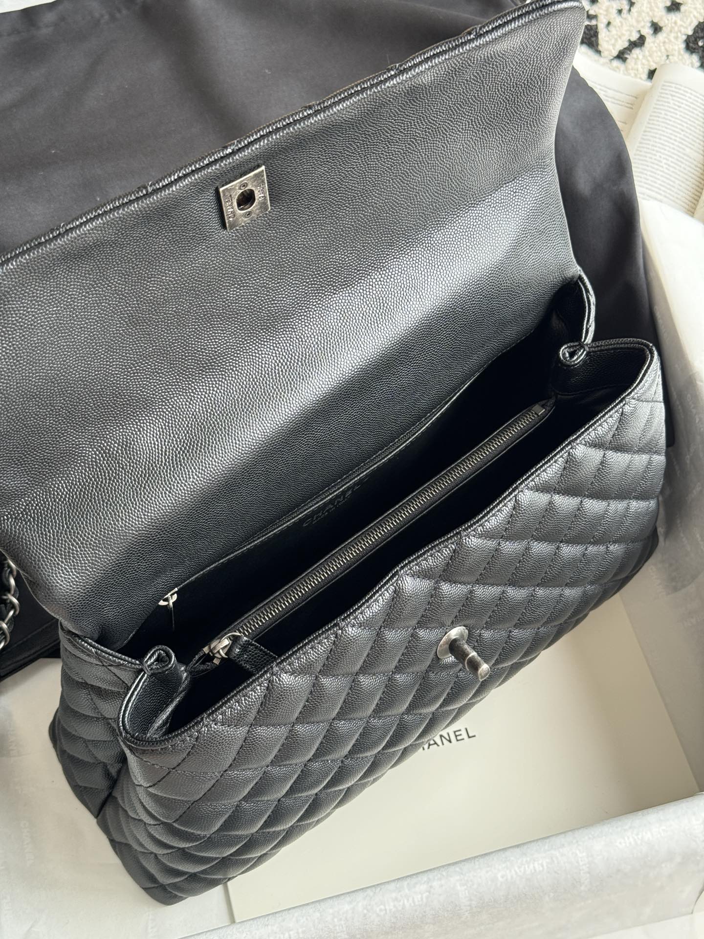 Large Coco Handle Flap Bag in Black Quilted Caviar Leather with Burgundy Lizard Handle and Ruthenium-Finish Hardware - Mocuir