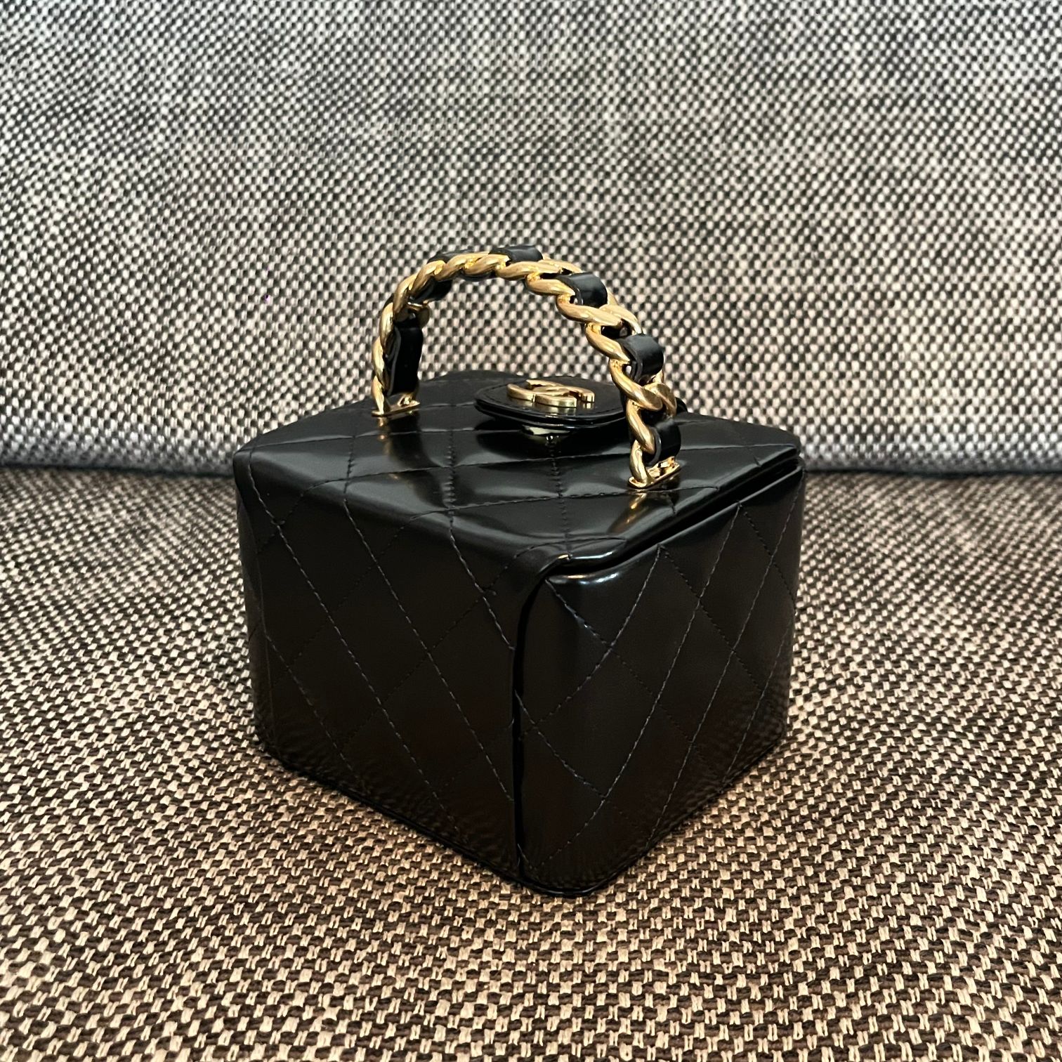 25C Small Quilted Lambskin Vanity Case in Black - Mocuir