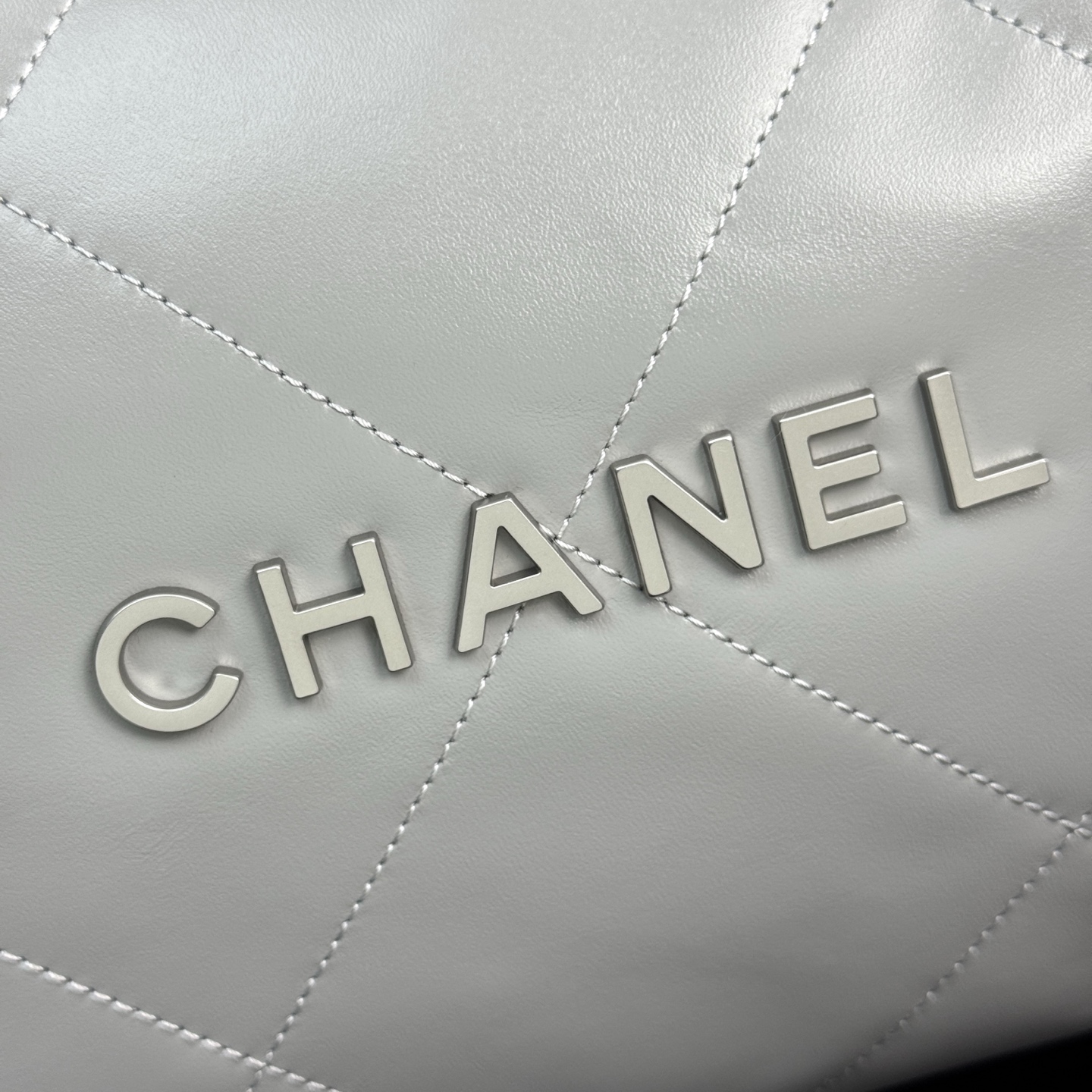 22 Bag Quilted Shiny Calfskin in Light Grey (Silver Hardware) - Mocuir