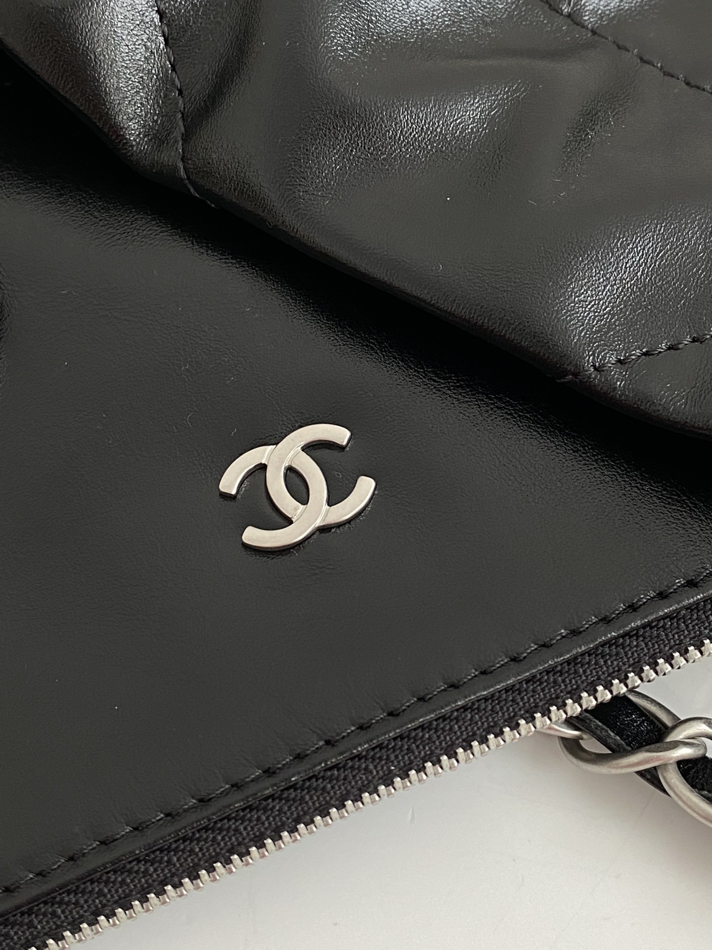 22 Bag Large Hobo in Black Shiny Calfskin with Silver-Tone Hardware - Mocuir